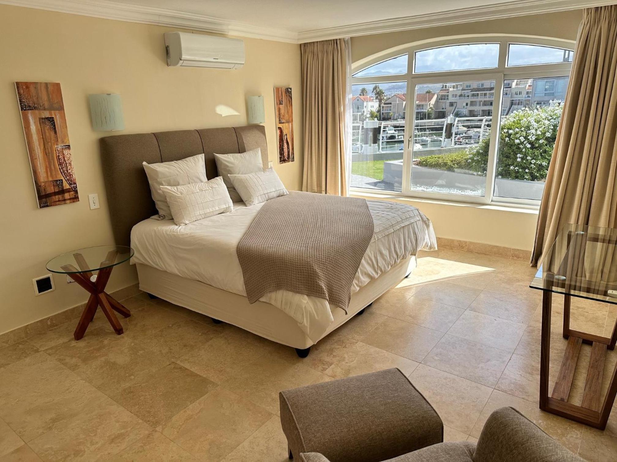 Self Catering Suite Marina view photo 1