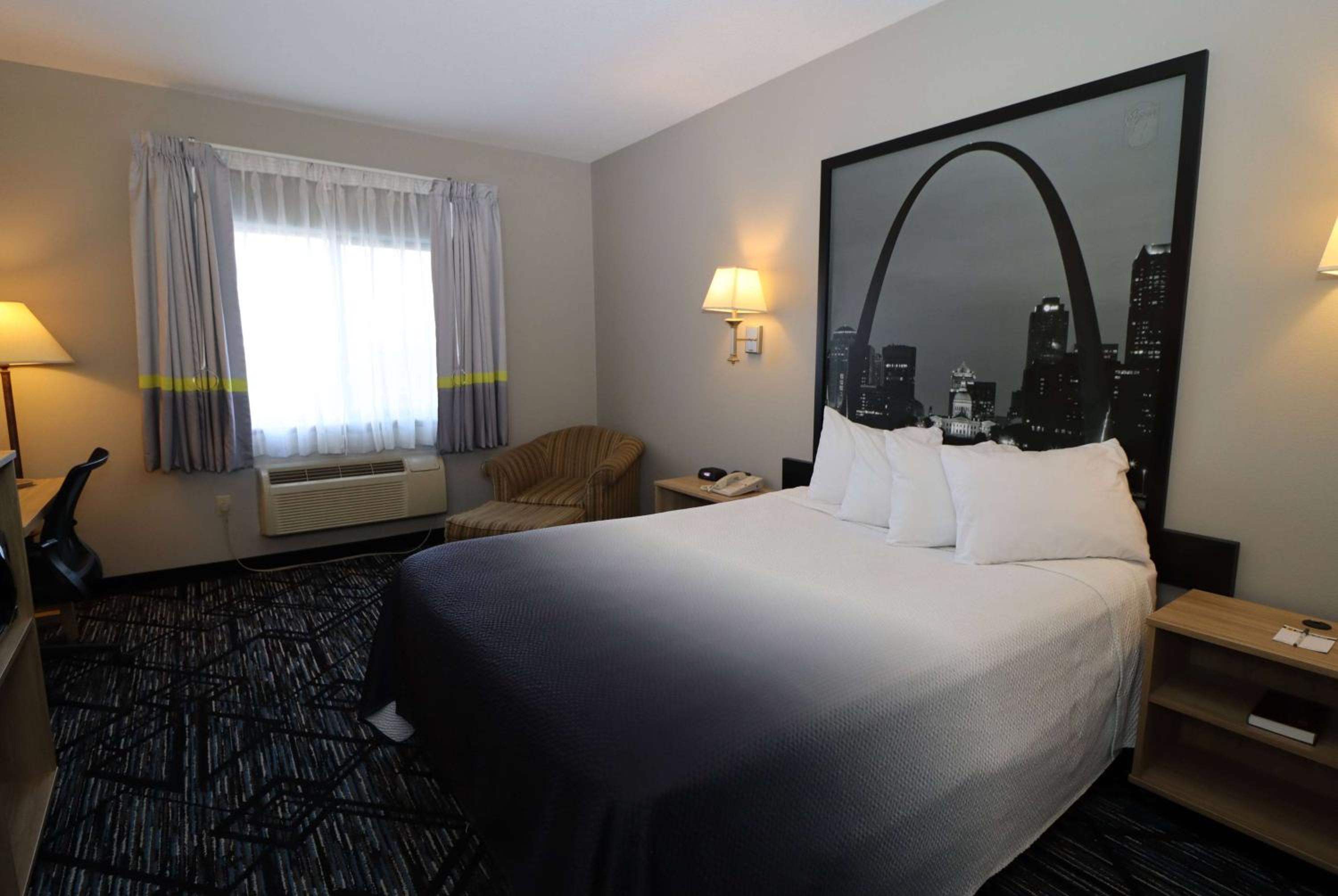 Queen Room - Mobility Access/Non-Smoking