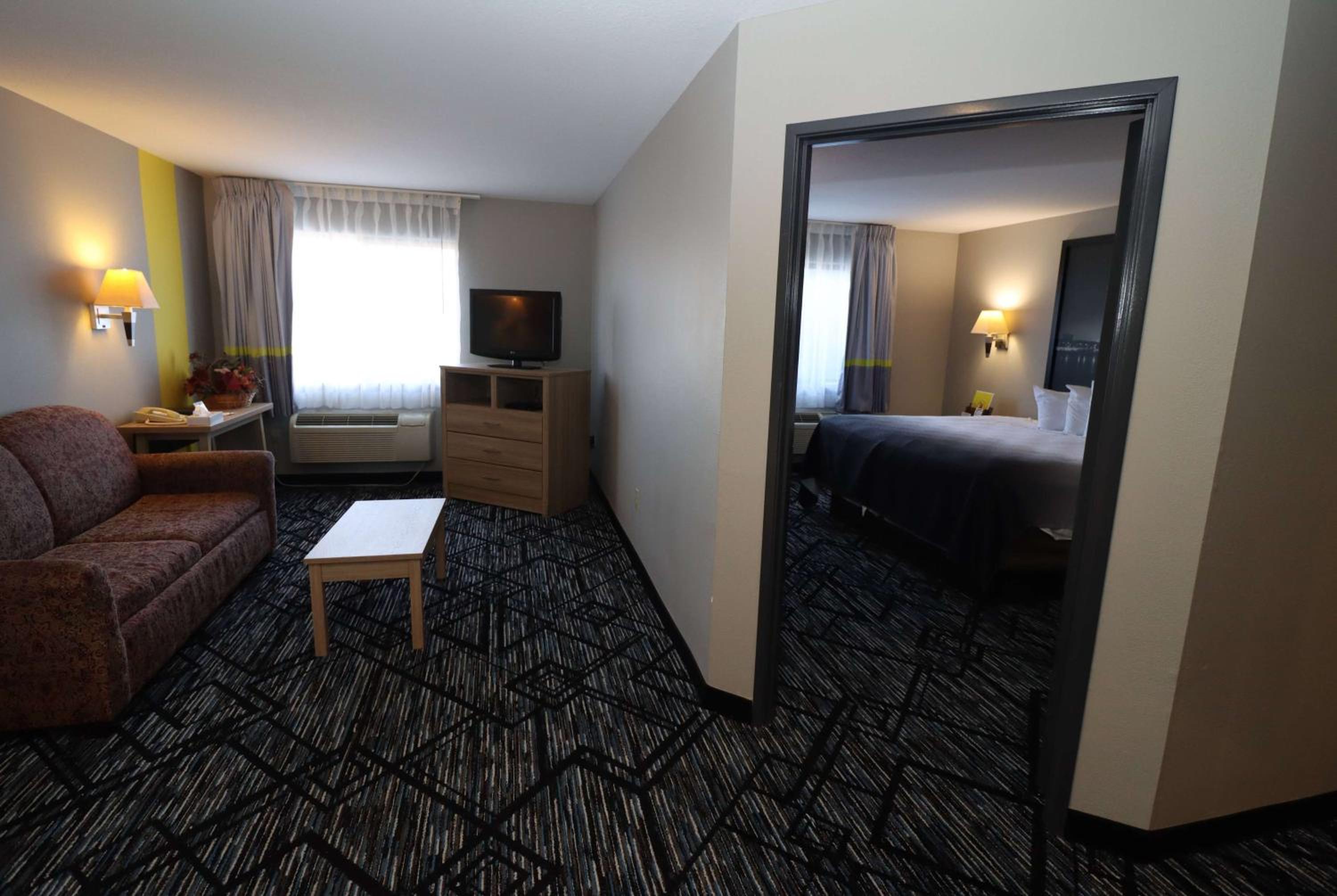 One-Bedroom King Suite - Non-Smoking