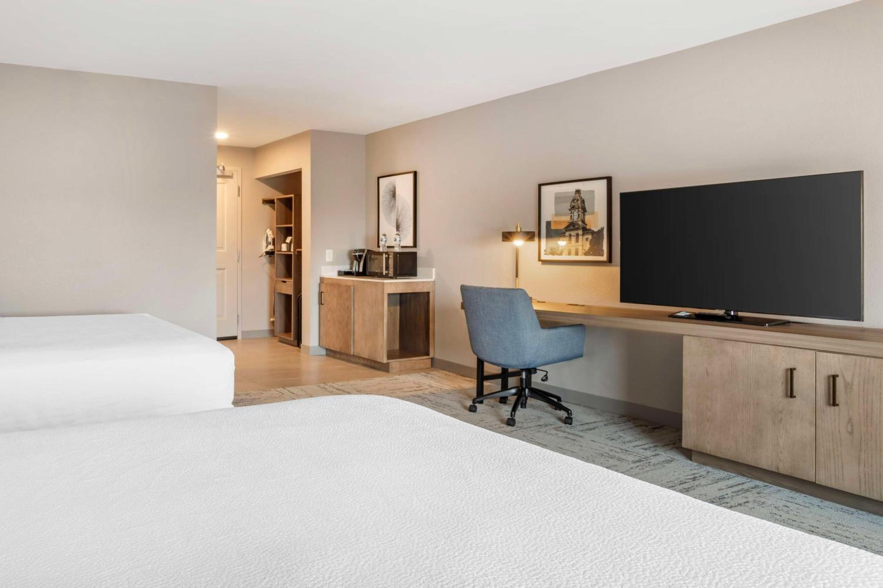 Queen Room with Two Queen Beds and Roll-In Shower - Mobility Access - Photo 1