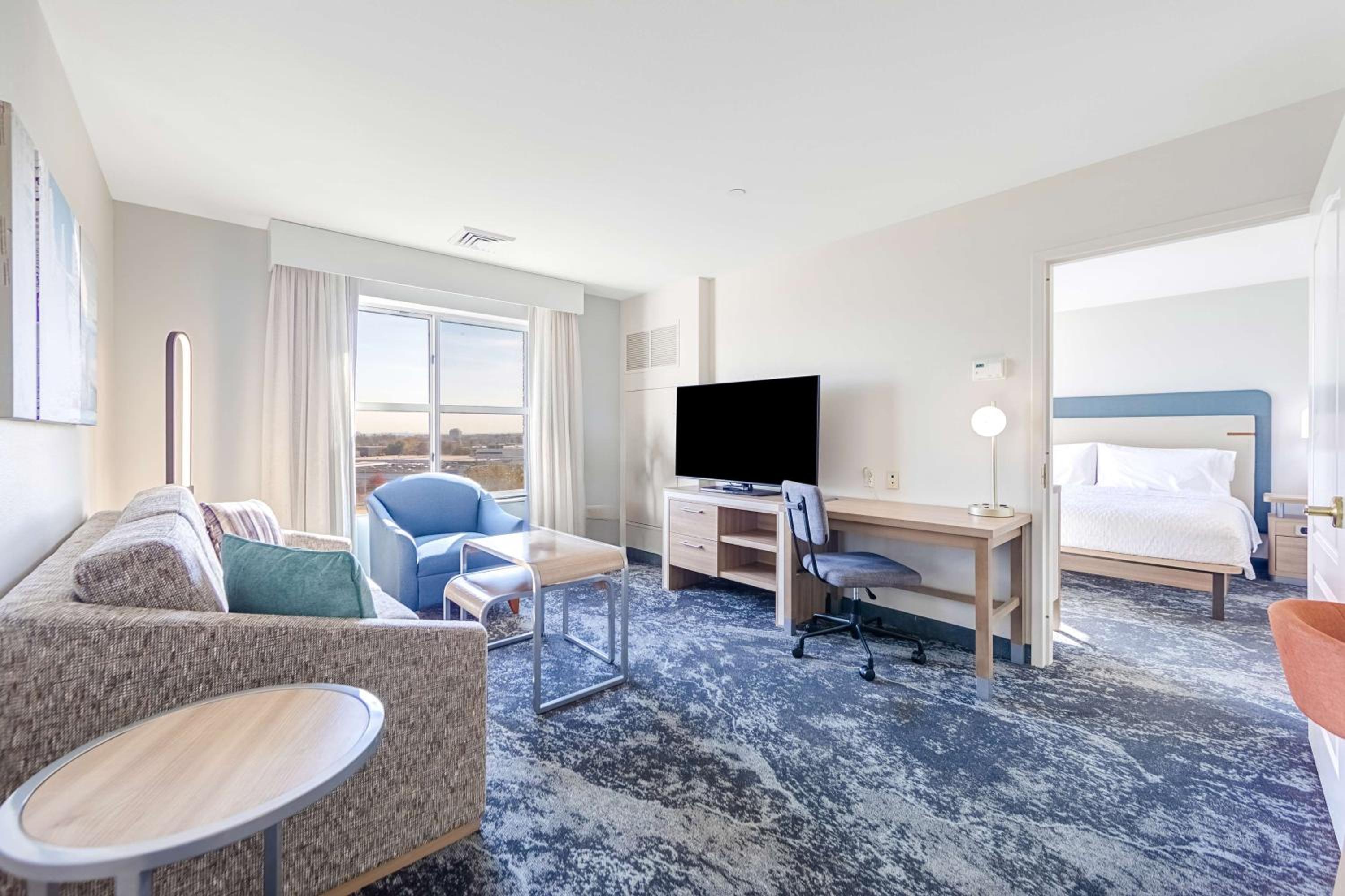 One-Bedroom King Suite - Non-Smoking - Photo 6