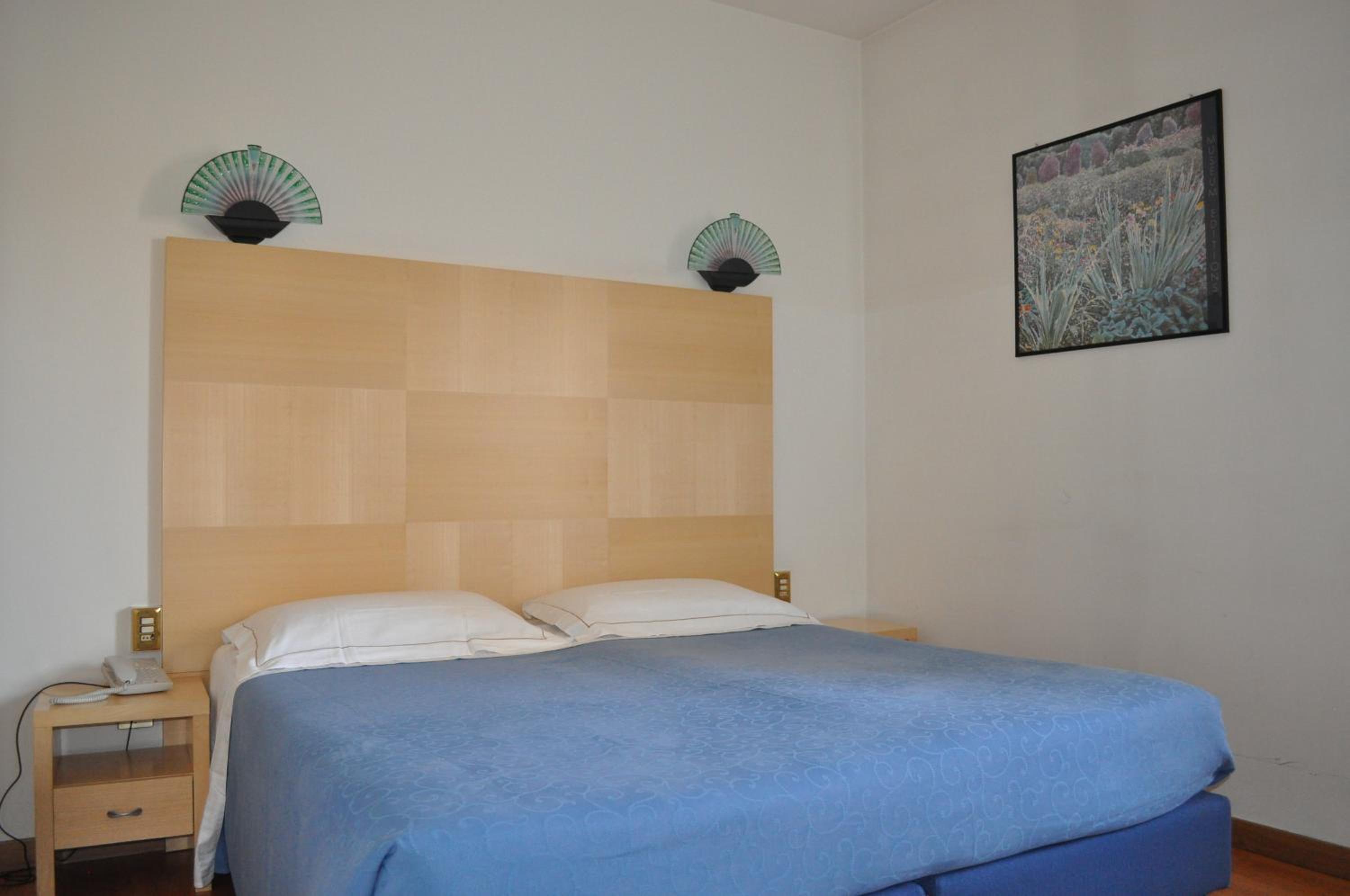 Double or Twin Room - Photo 8