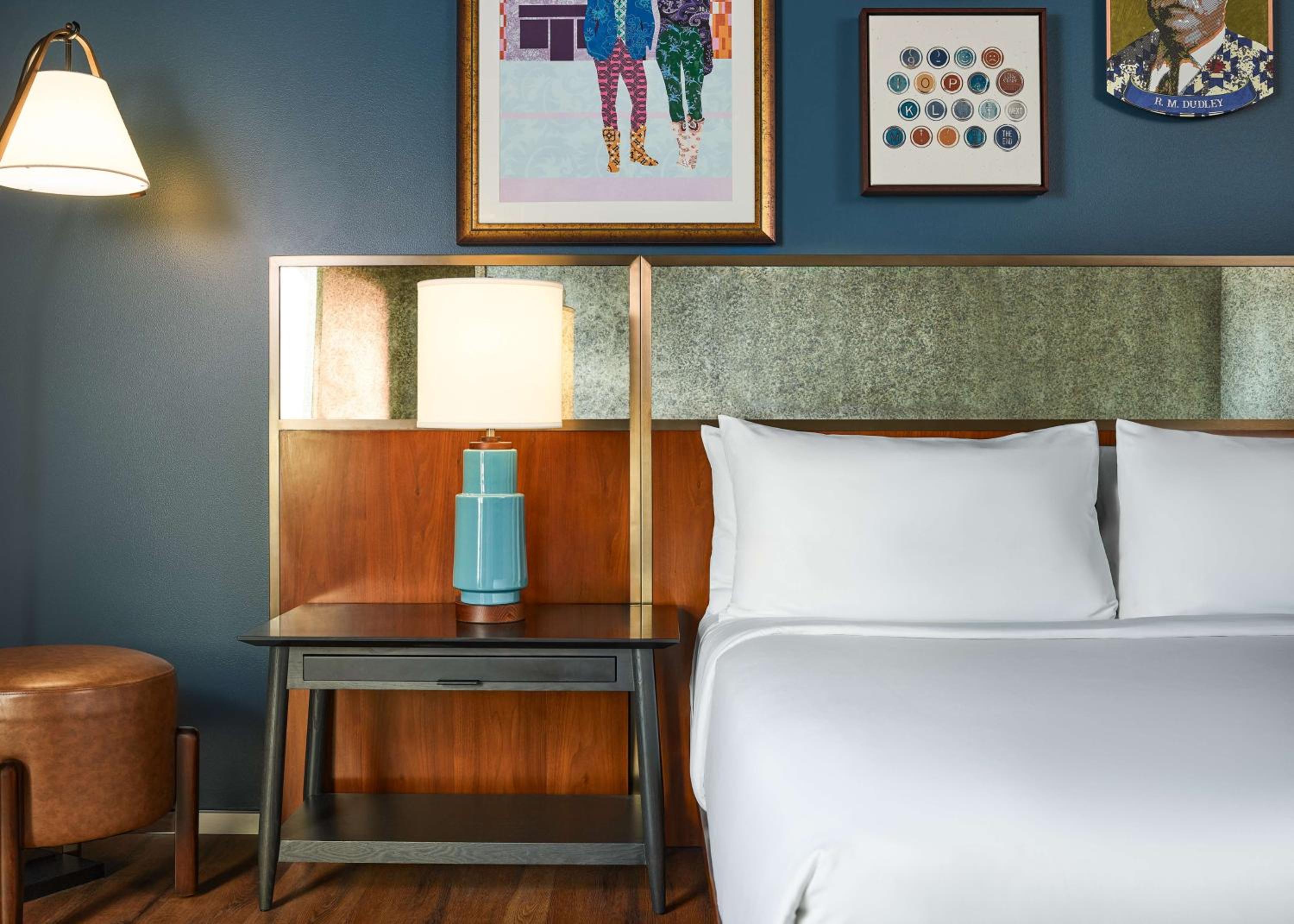 Corner King Room photo 1