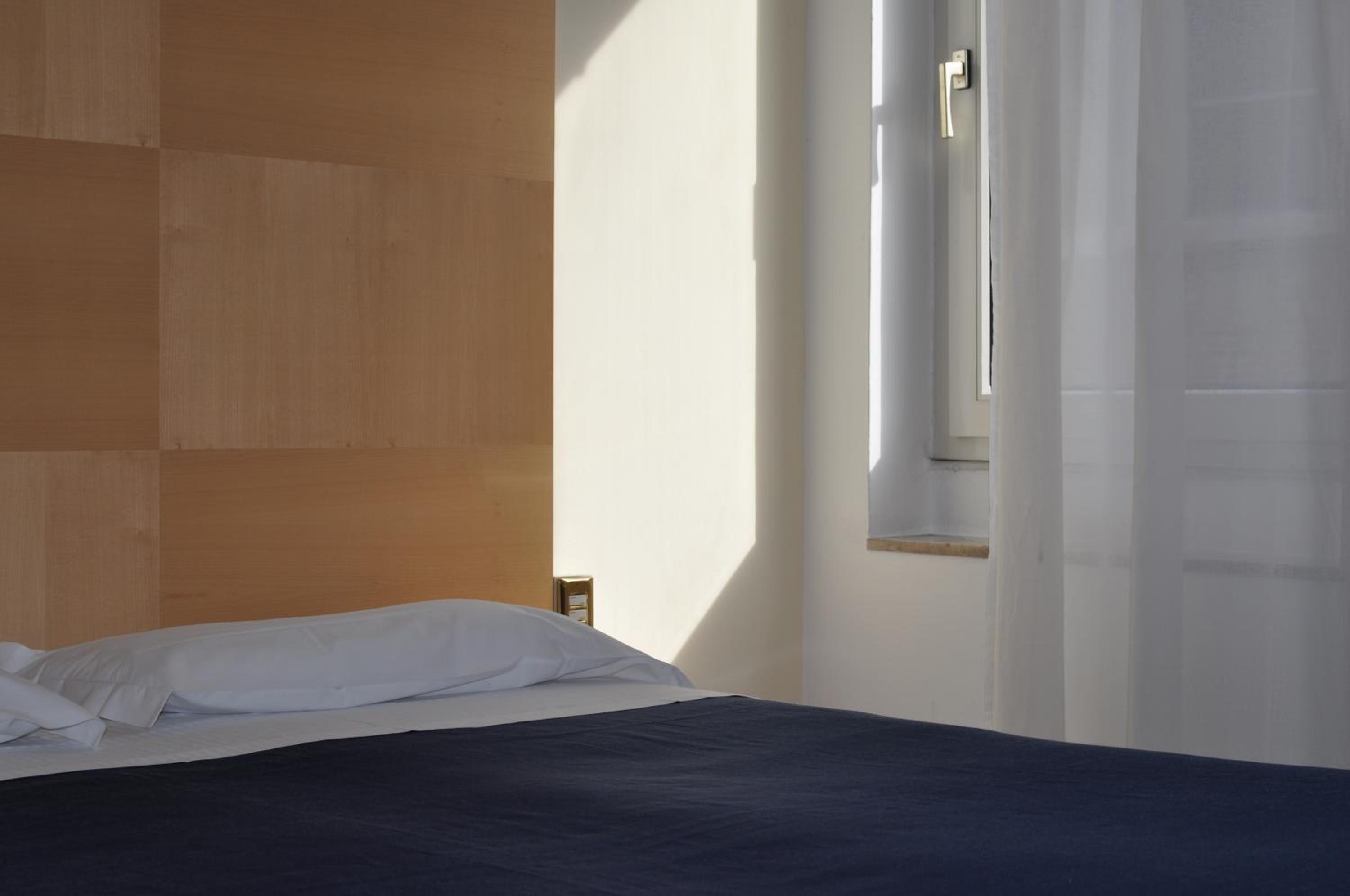 Double or Twin Room - Photo 9