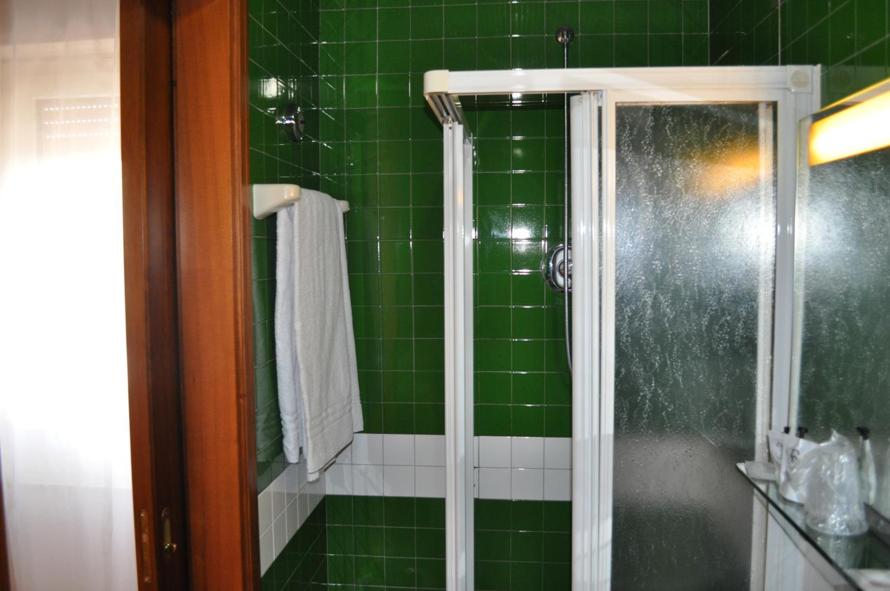 Double or Twin Room - Photo 10