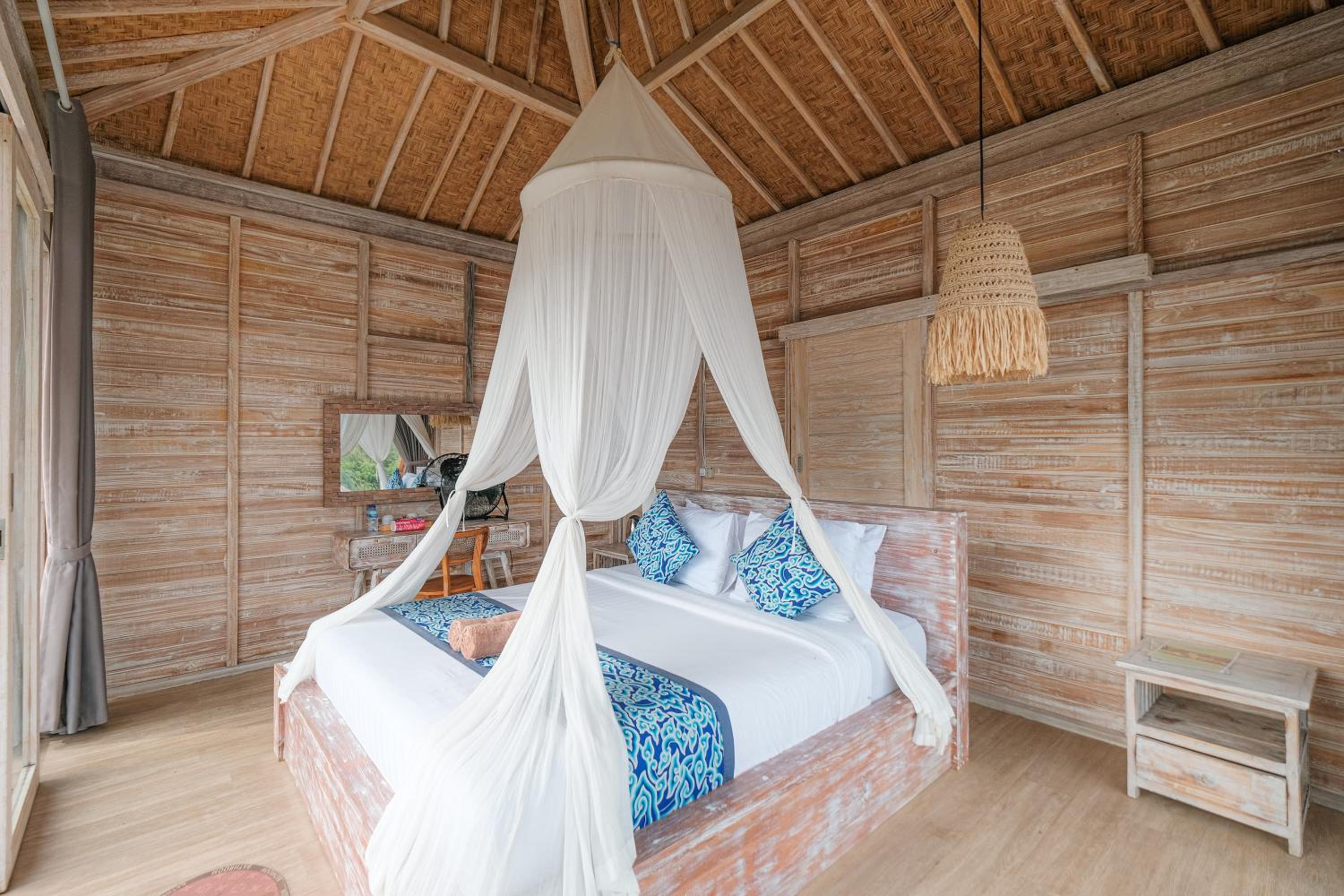 Deluxe Double Room - Photo 11