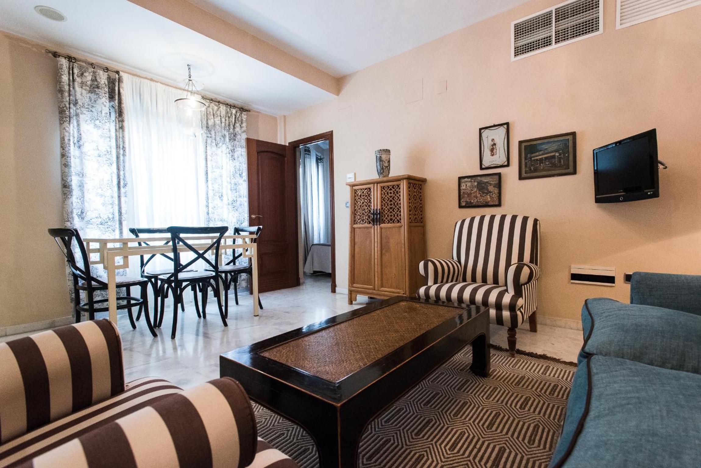 One-Bedroom Apartment - Photo 2