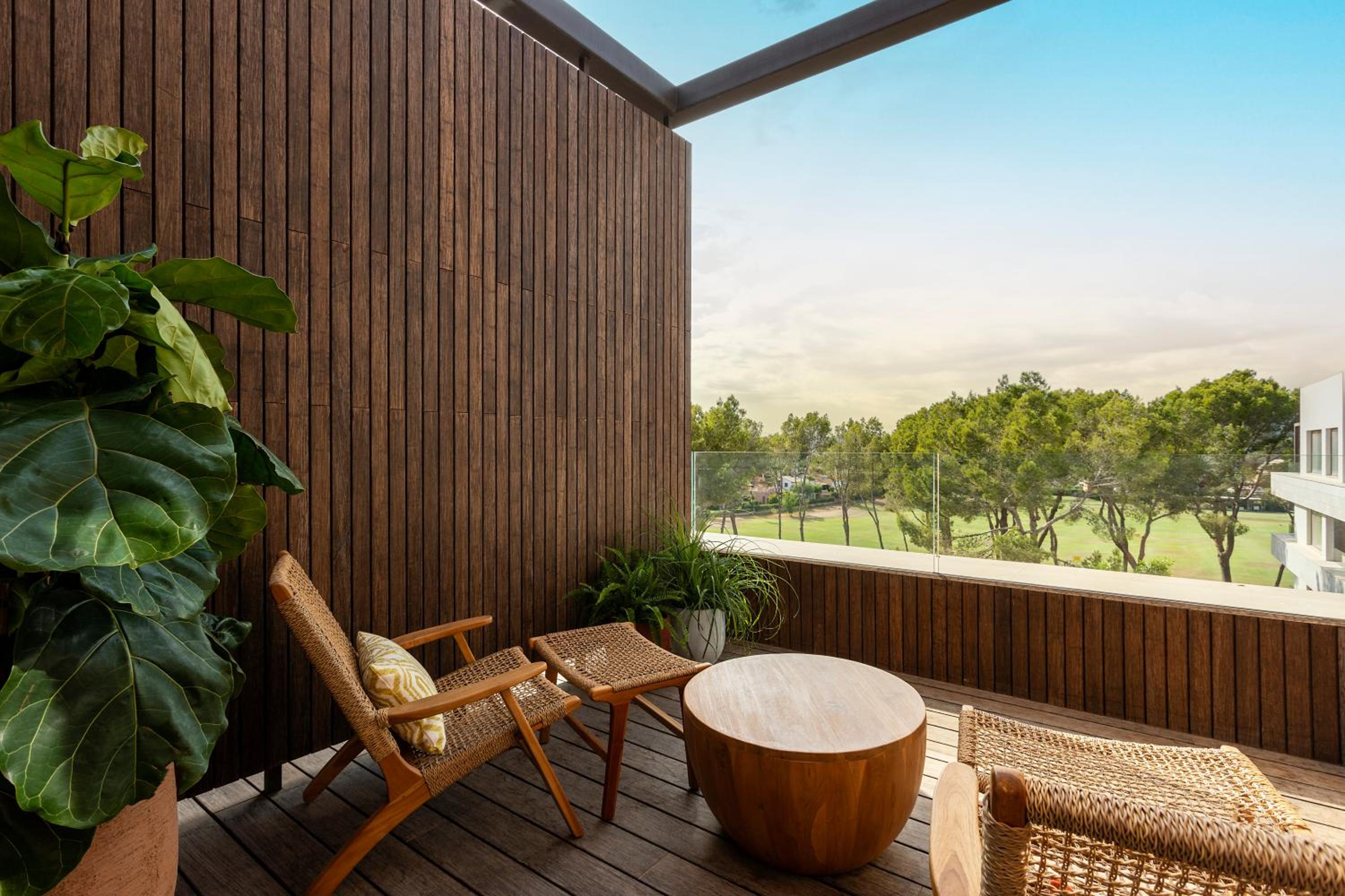 King Room with Balcony and Garden View - Photo 5