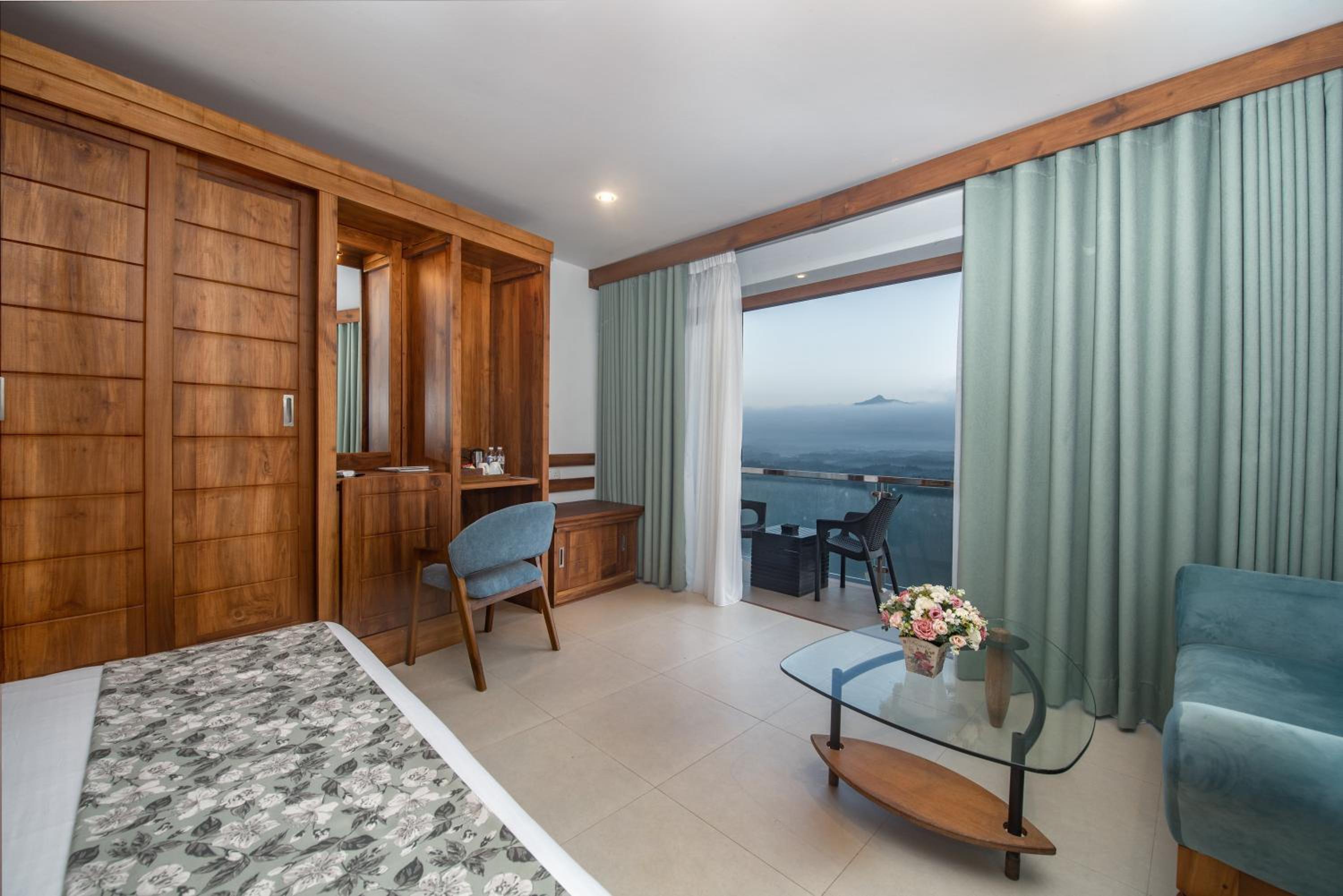 Suite with Mountain View