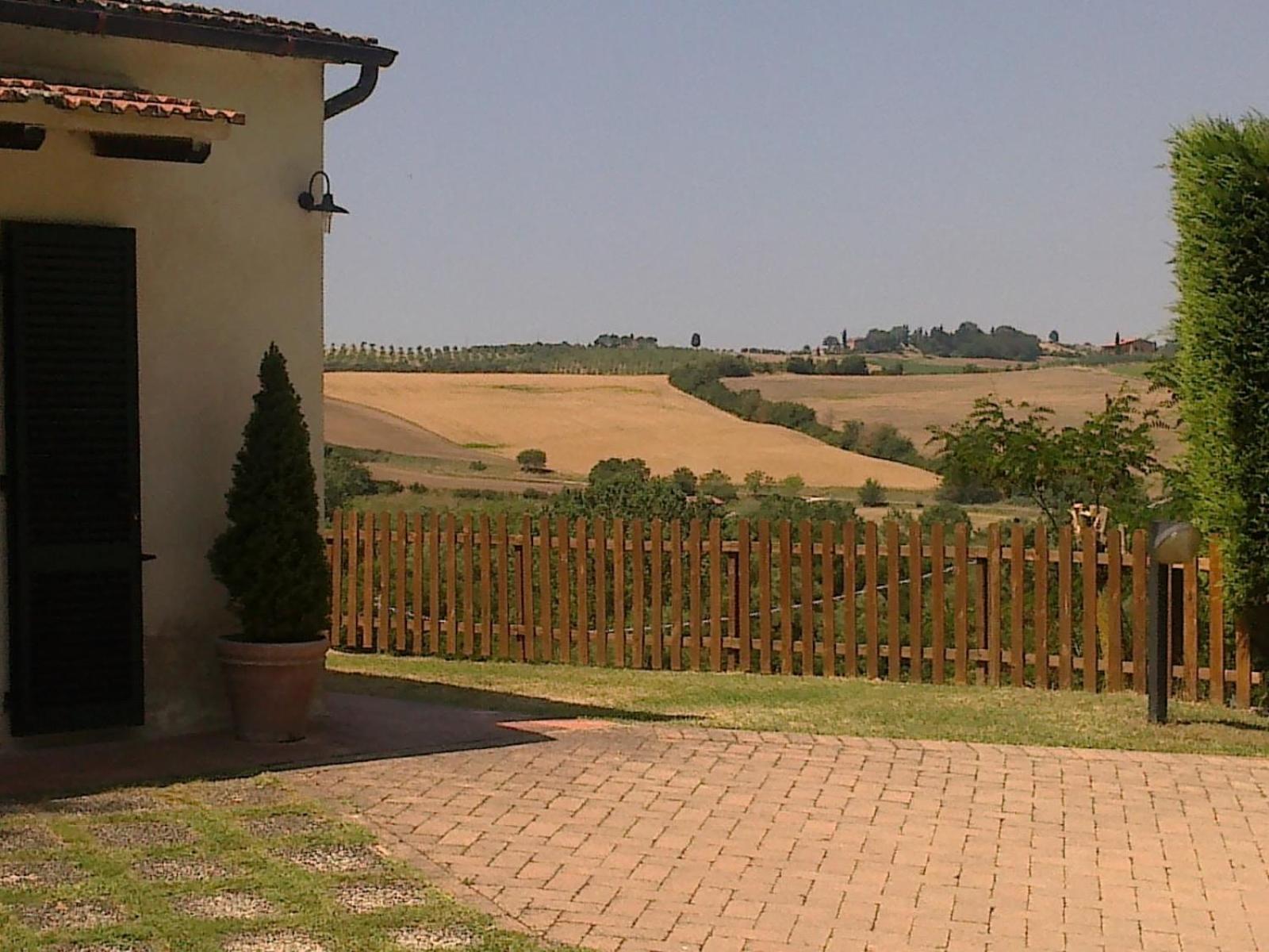 Two-Bedroom Apartment with Garden - Photo 3