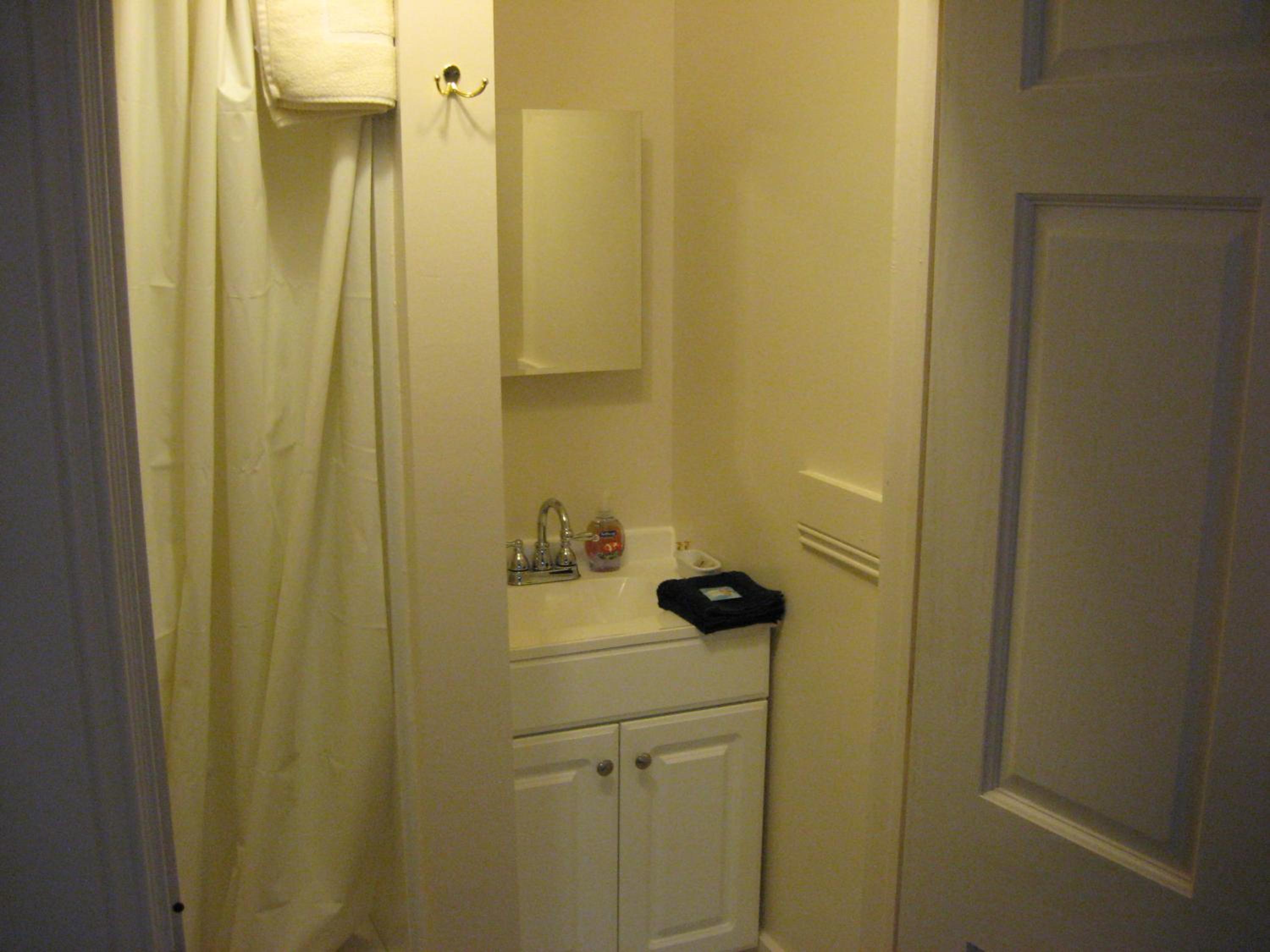 King Room with Private Bathroom with Bath Tub and Shower photo 2