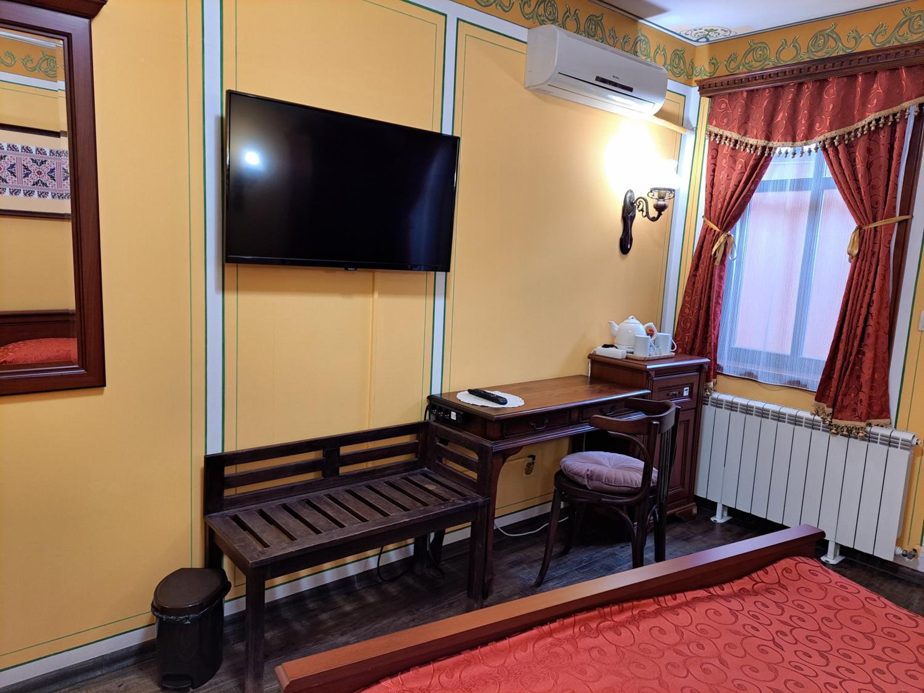 Standard Family Room - Photo 2