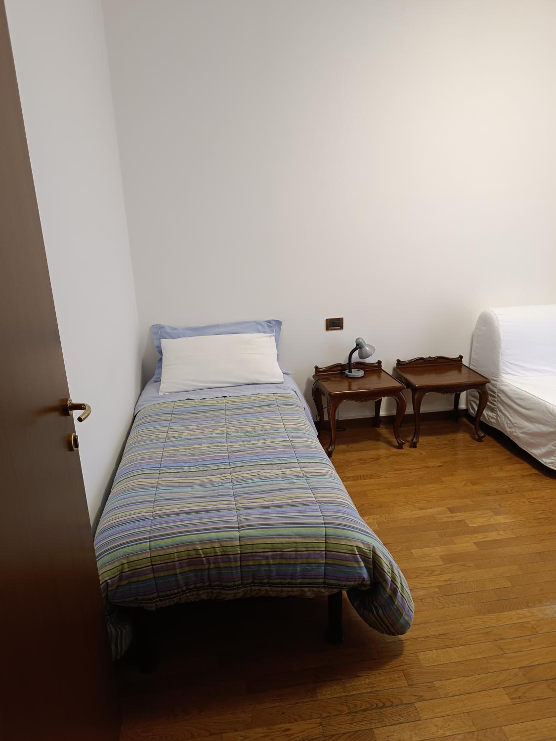 Standard Single Room with Shared Bathroom photo 2
