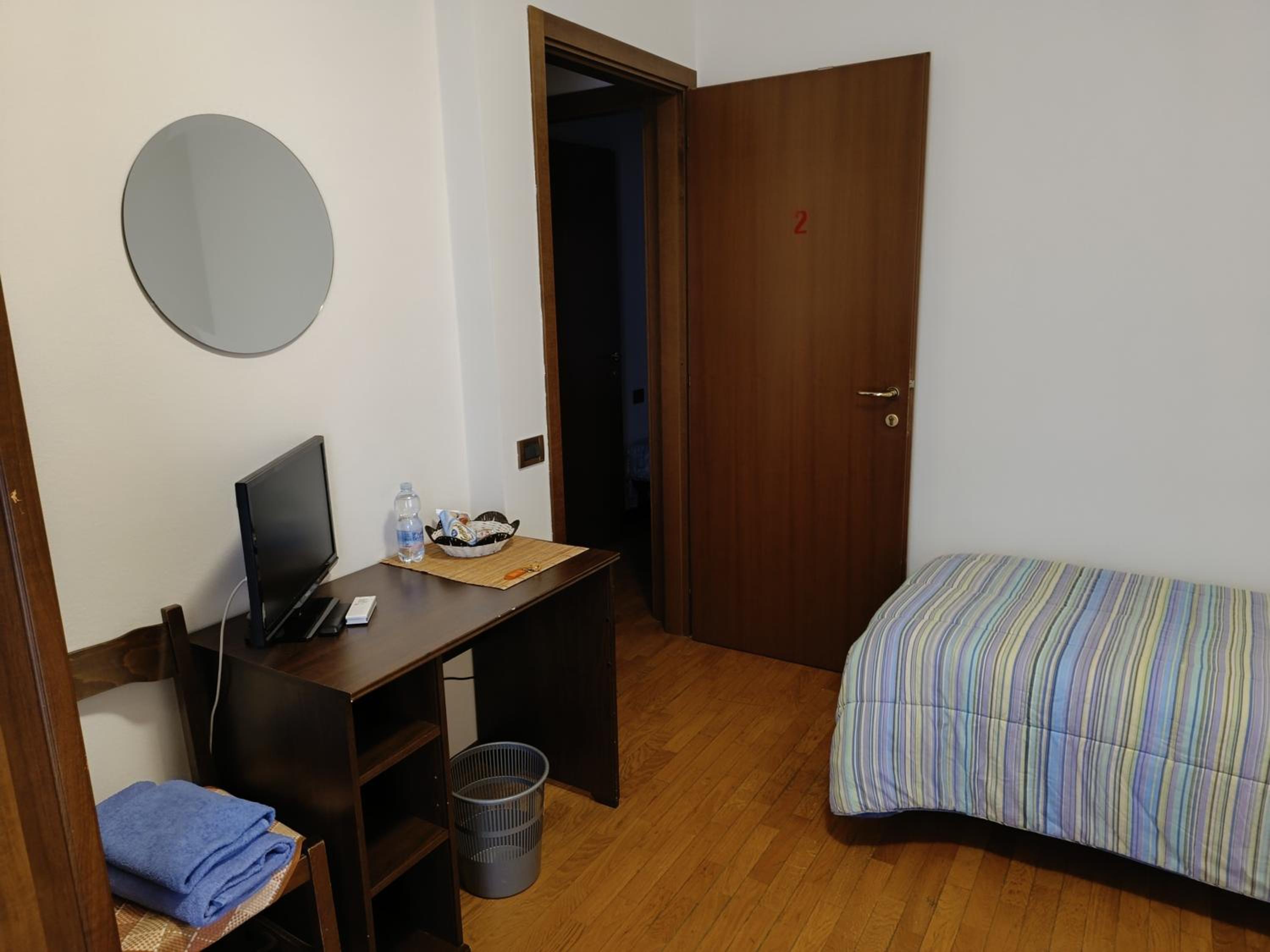 Standard Single Room with Shared Bathroom photo 1