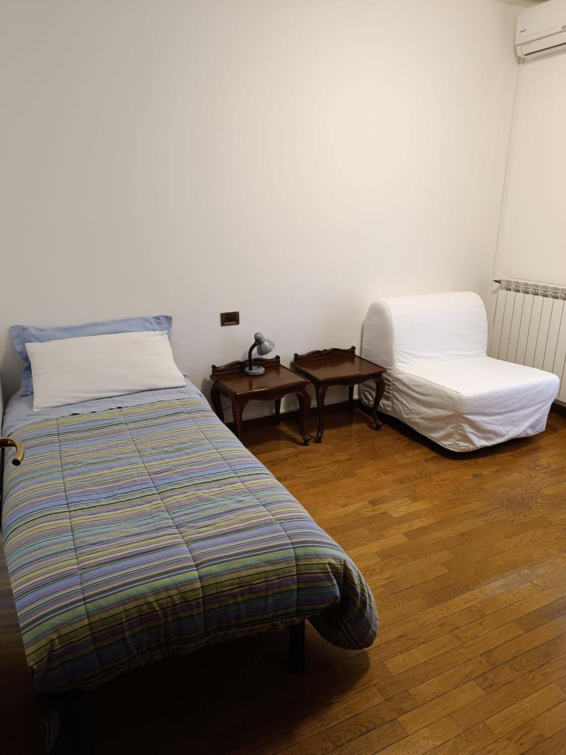 Standard Single Room with Shared Bathroom photo 3