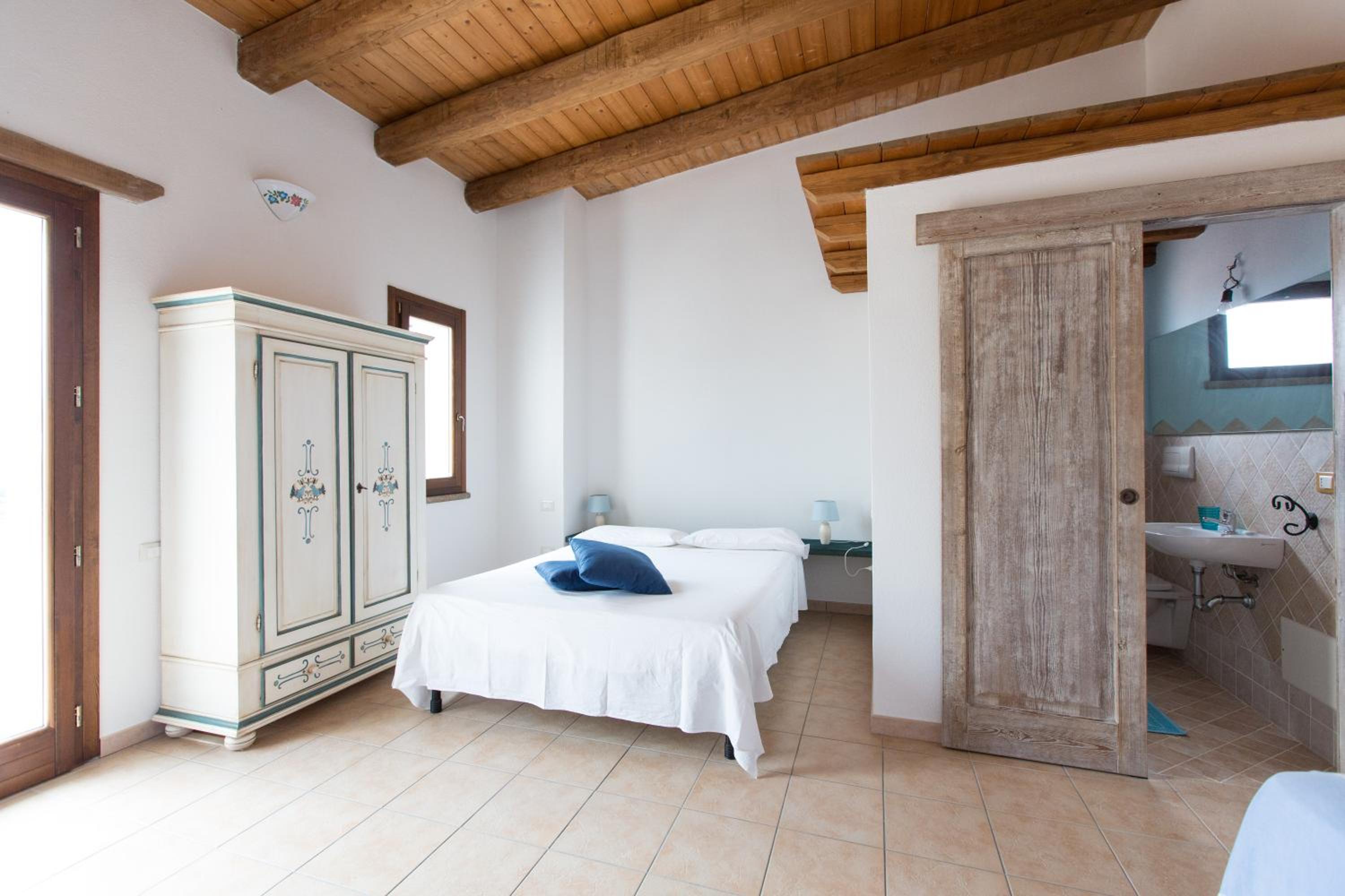 Quadruple Room - Photo 5