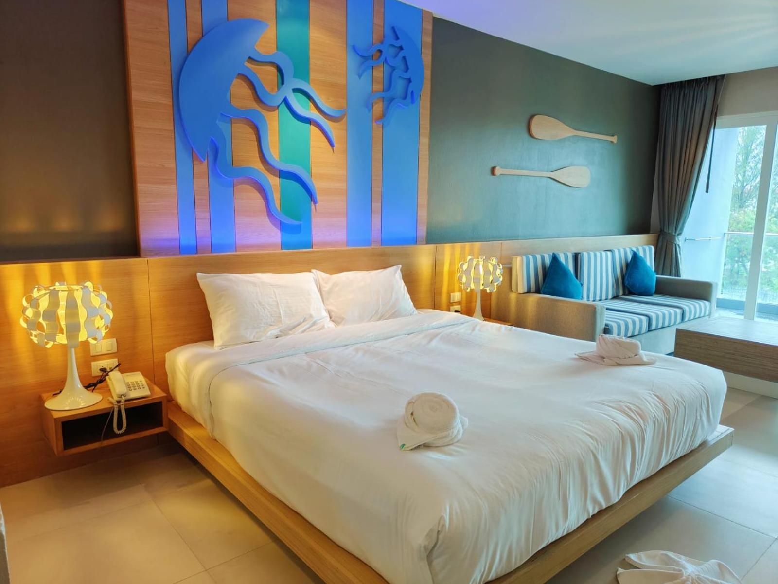 Junior Suite with Bath and Balcony photo 2