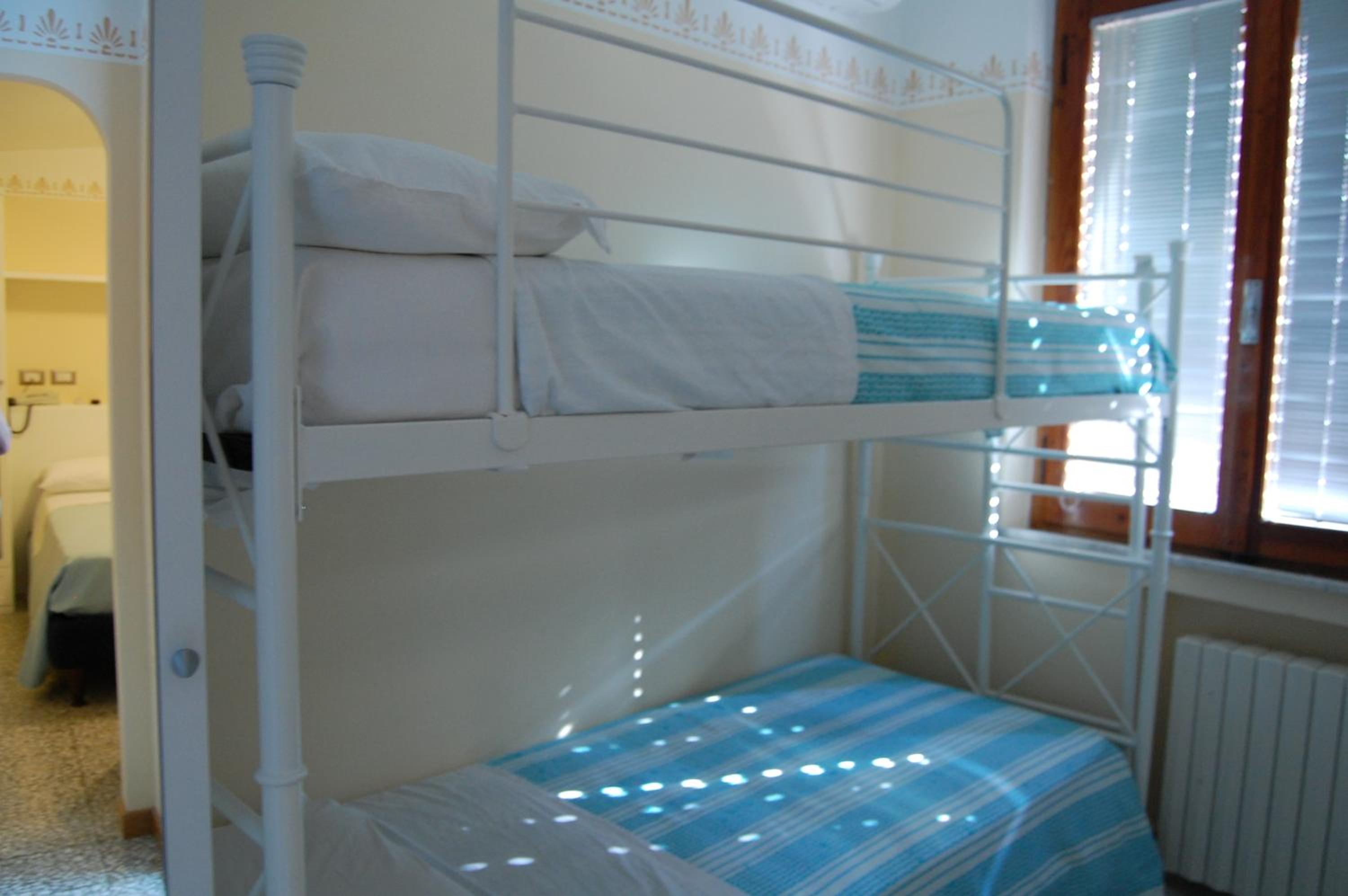 Quadruple Room with Terrace photo 3