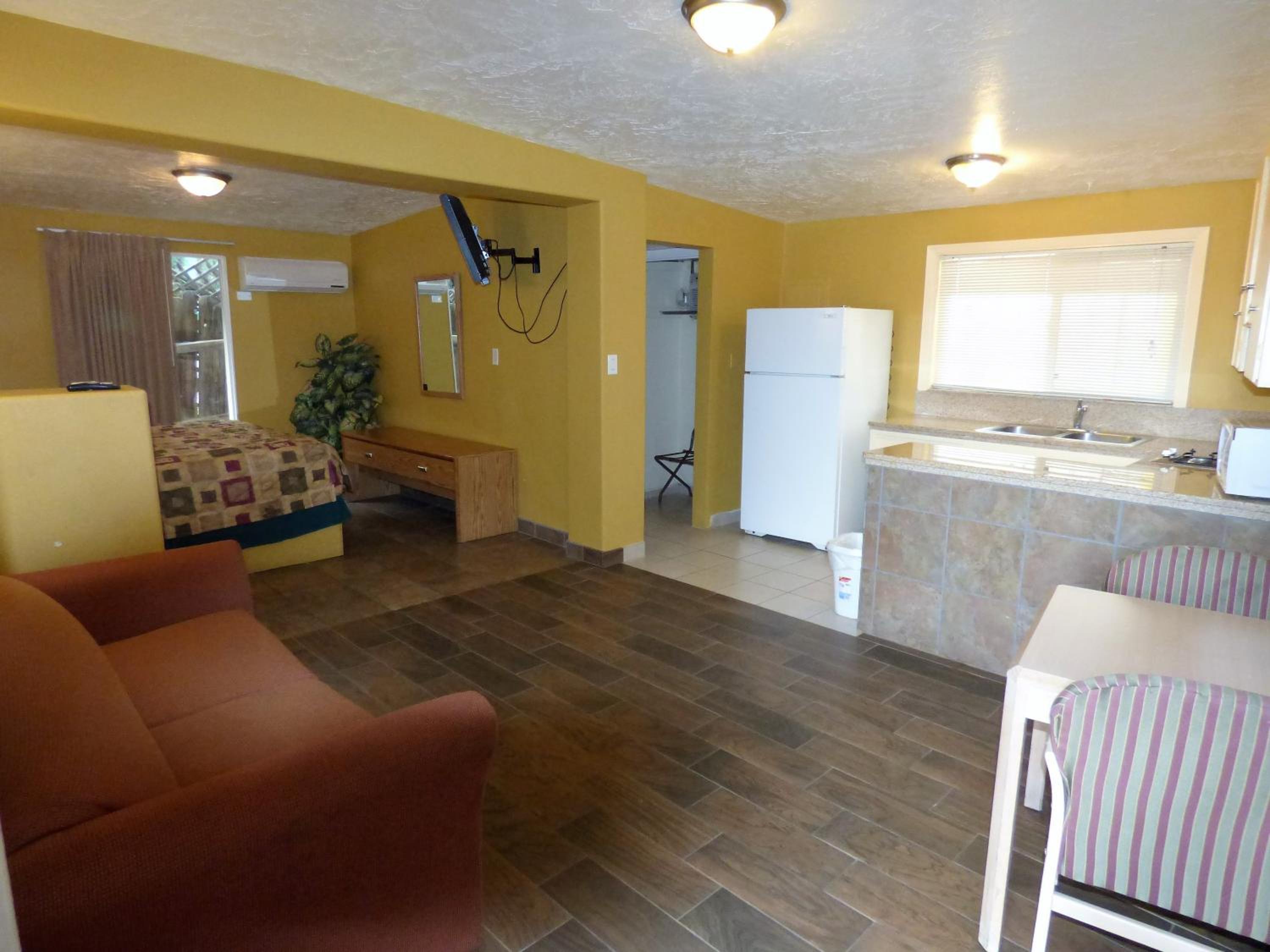 King Room - Non-Smoking - Photo 1