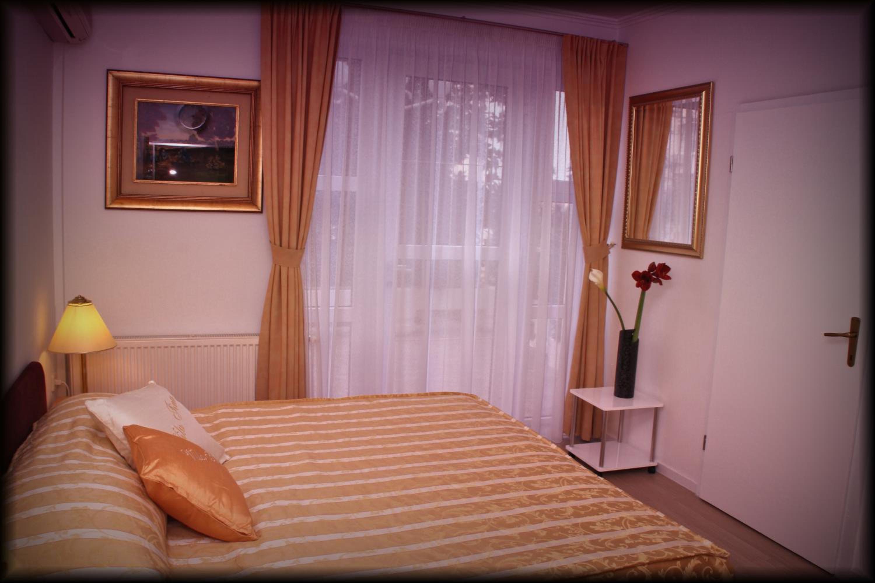 Deluxe Double Room - Photo 19