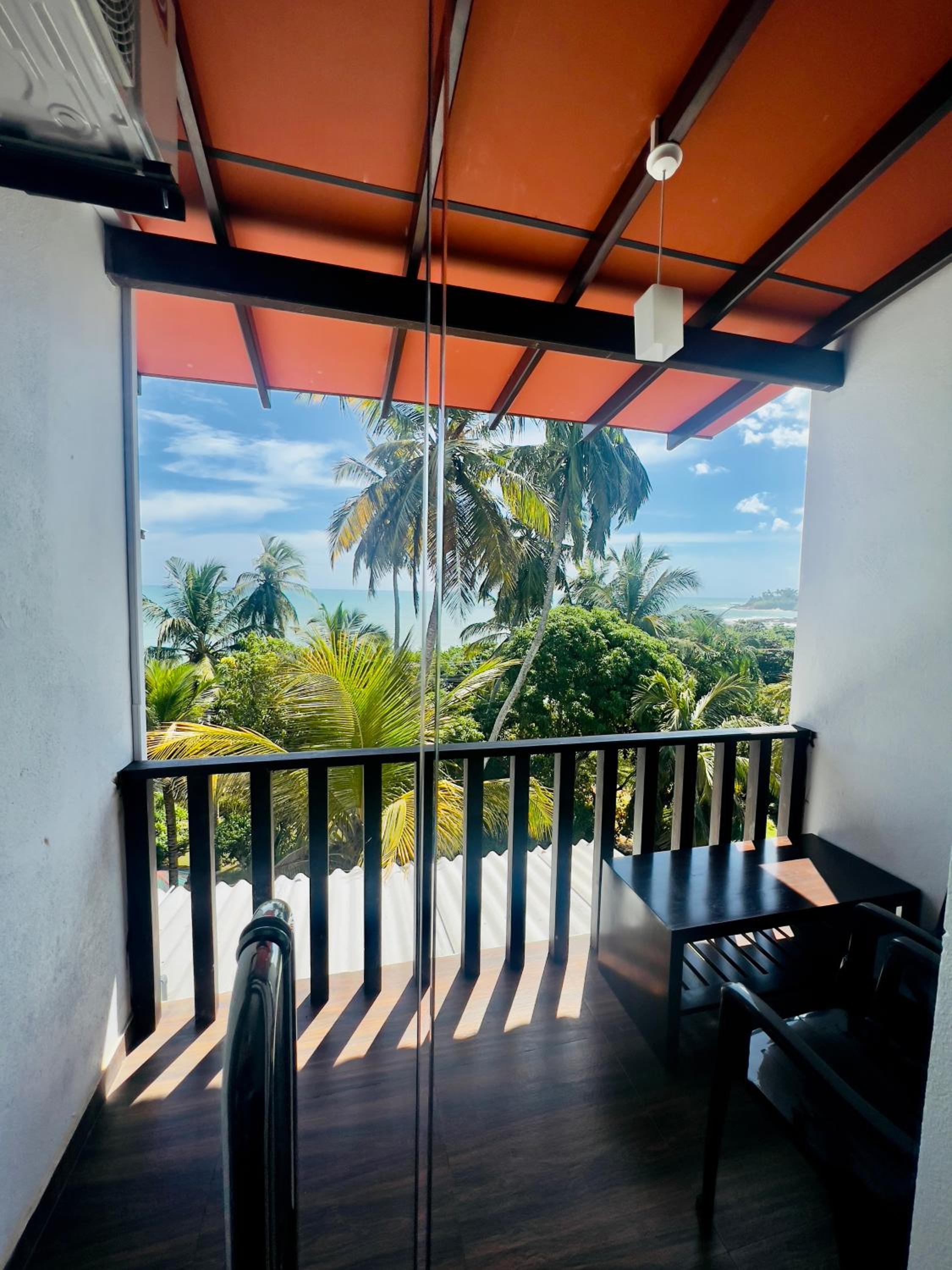Double Room with Balcony and Sea View photo 3