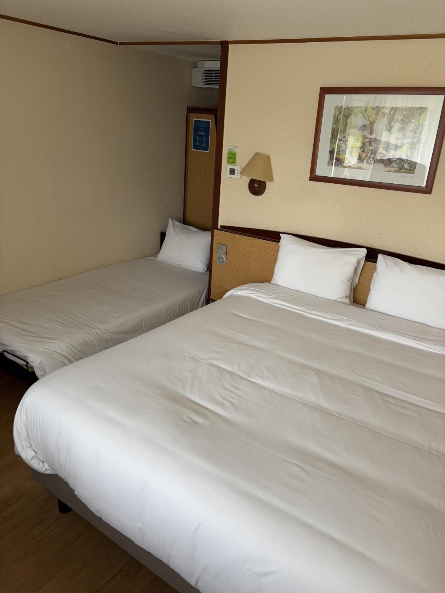 Standard Room - 1 Double Bed 1 Junior Bed Up To 10 Years photo 3