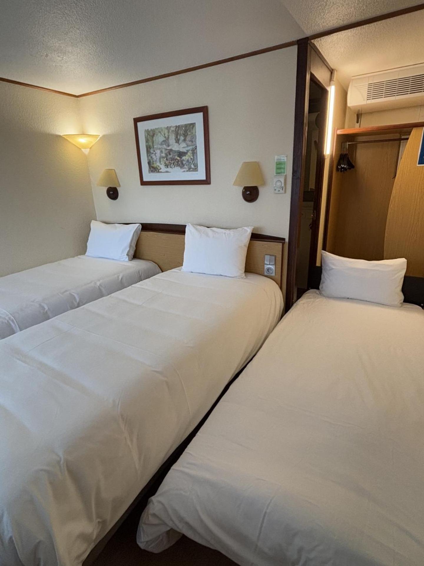 Standard Room - 2 Single Beds 1 Junior Bed Up To 10 Years - Photo 3