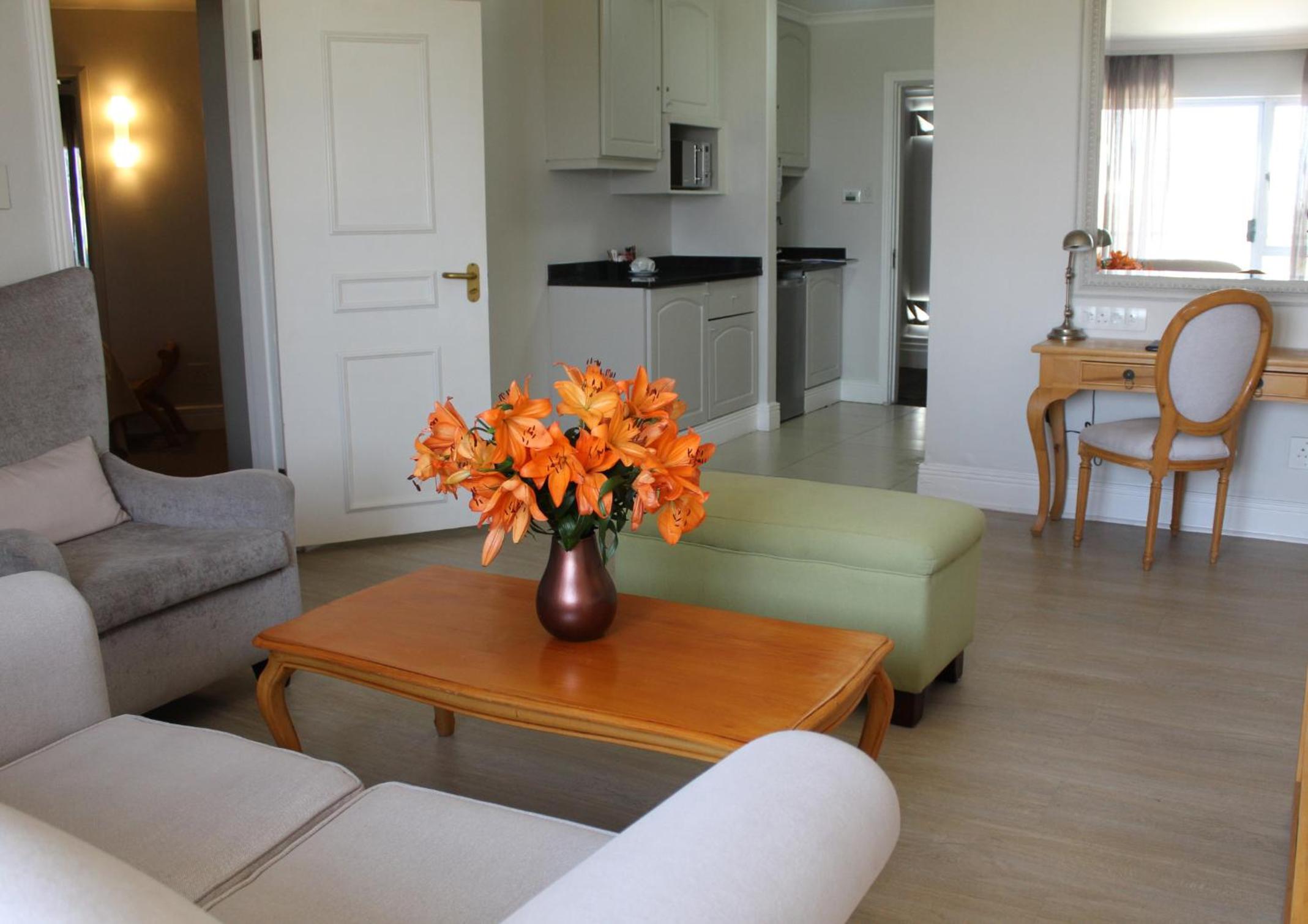 Suite - Photo 3