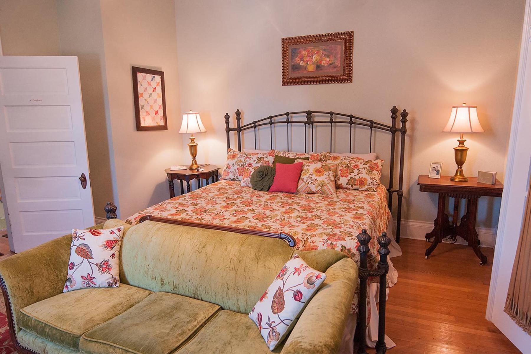 Deluxe King Room photo 1