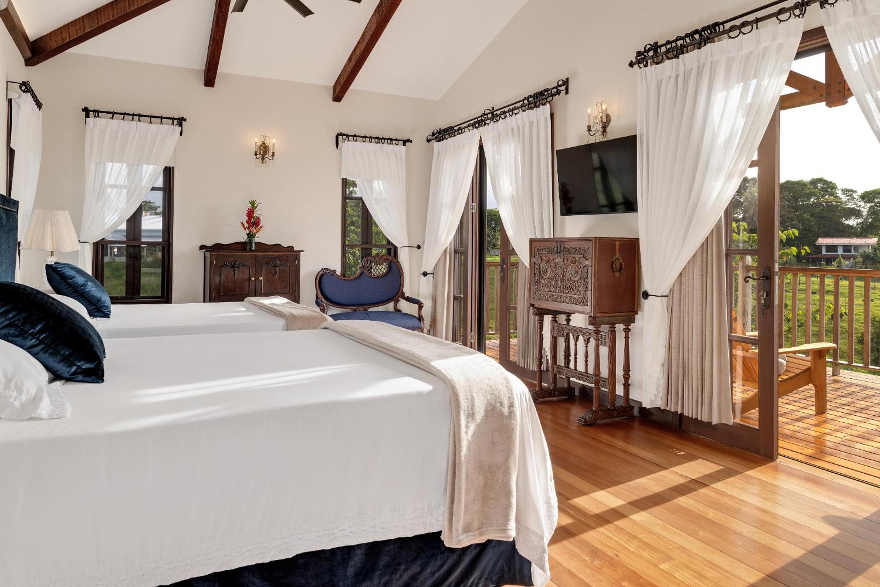 Premium Suite King bed Plunge Pool Forest View photo 3