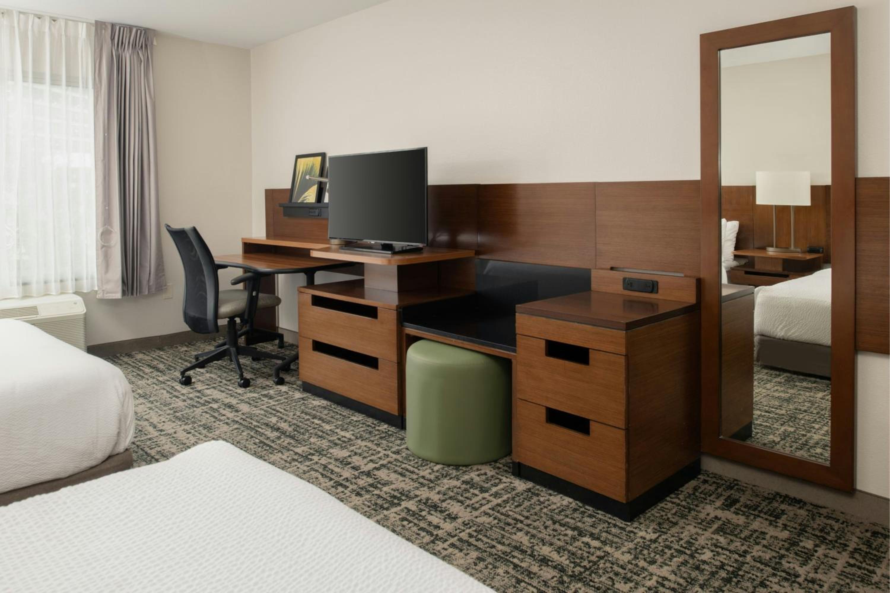 Queen Room with Two Queen Beds and Bathtub - Mobility Access/Hearing Accessible
