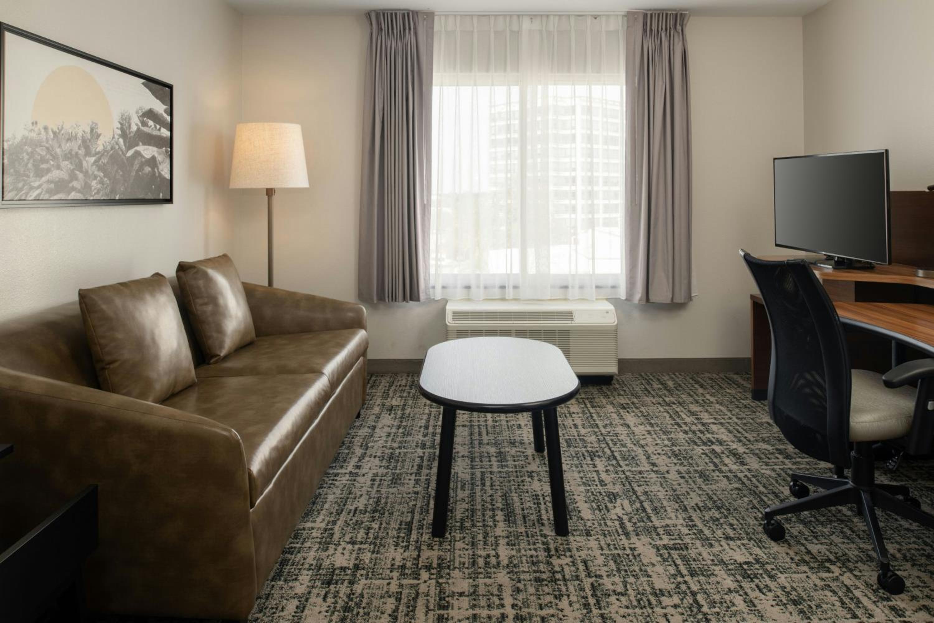 Queen Room with Two Queen Beds and Bathtub - Mobility Access/Hearing Accessible photo 3