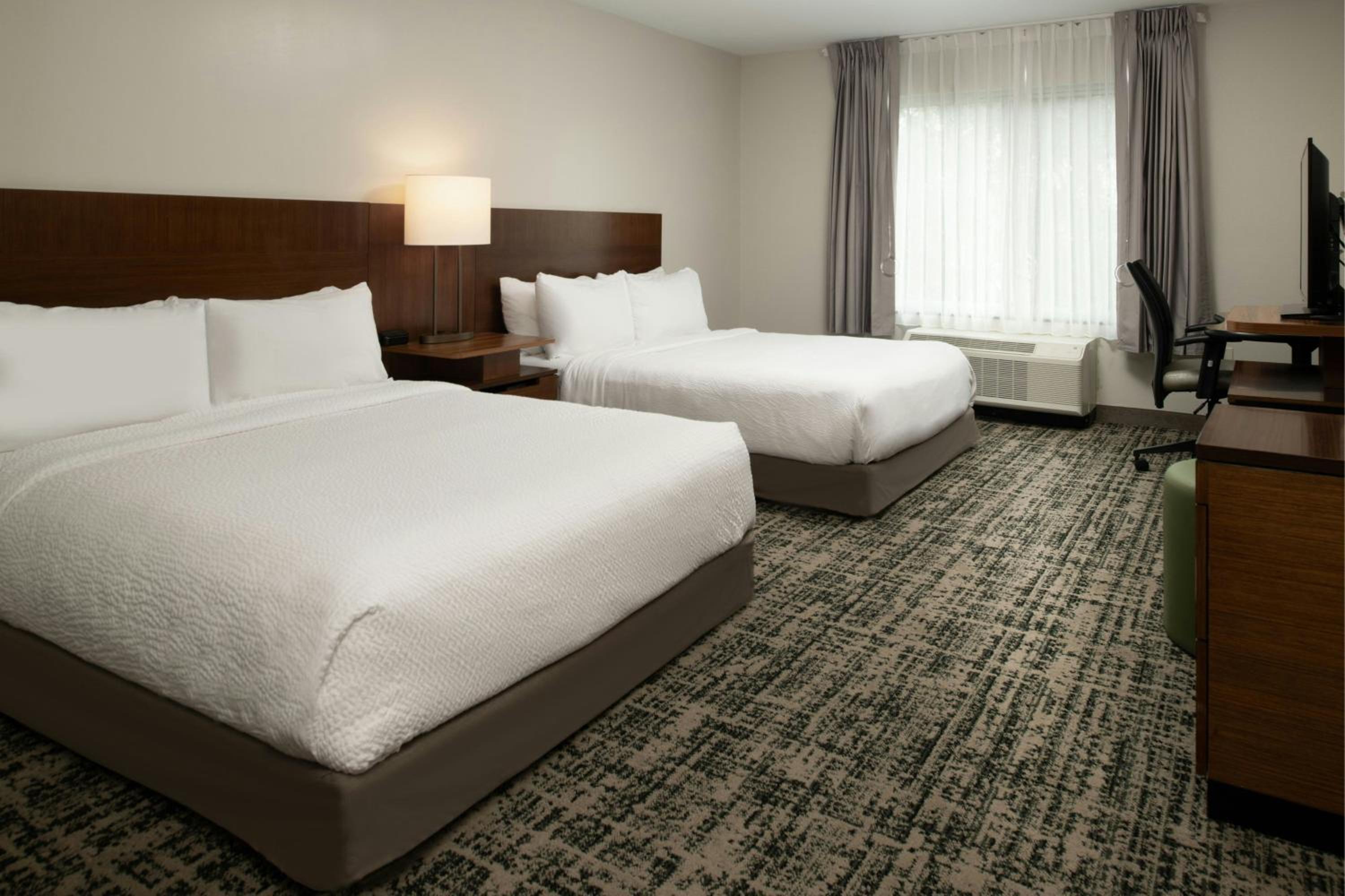 Queen Room with Two Queen Beds and Bathtub - Mobility Access/Hearing Accessible photo 2