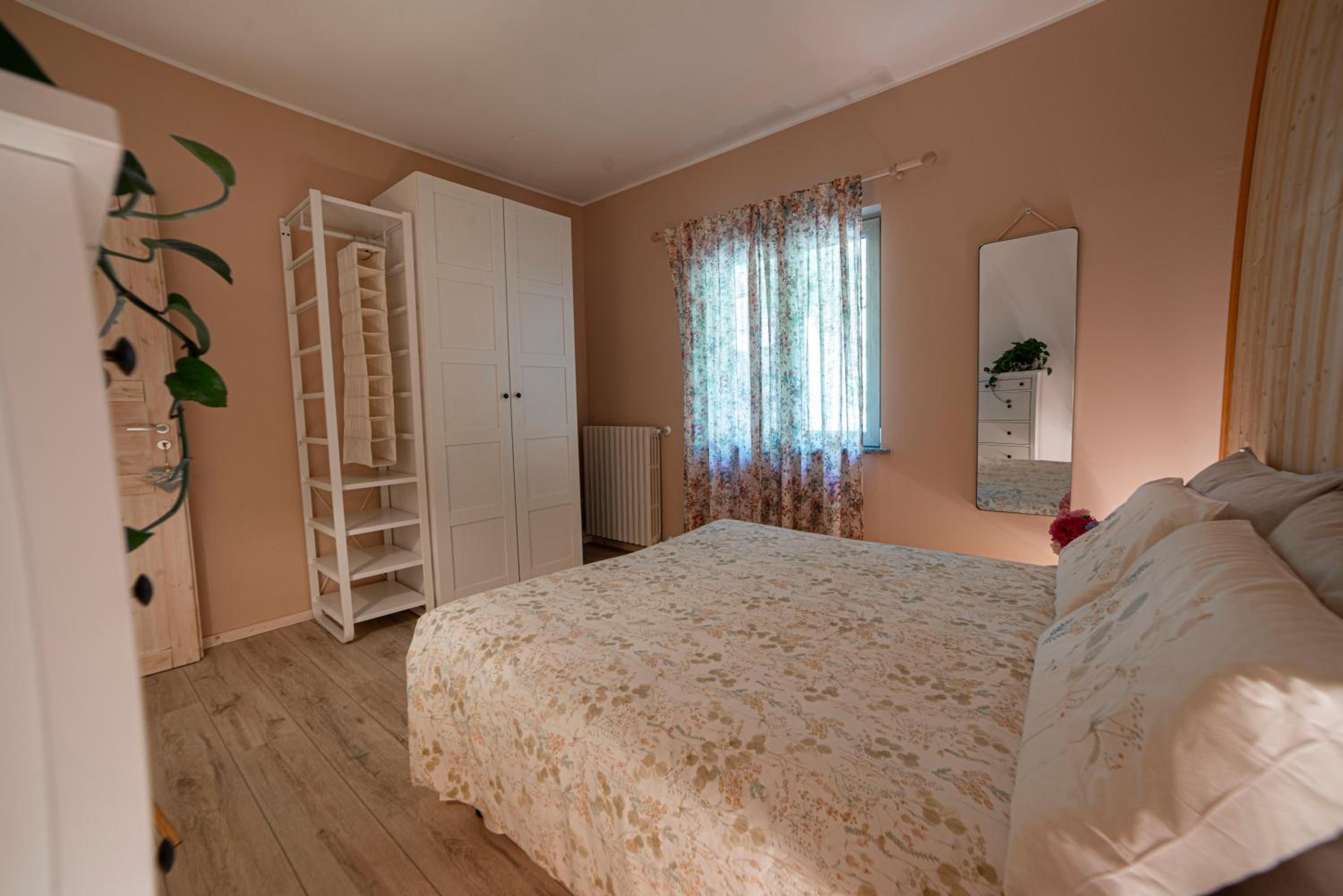 Apartment with Mountain View - Photo 9
