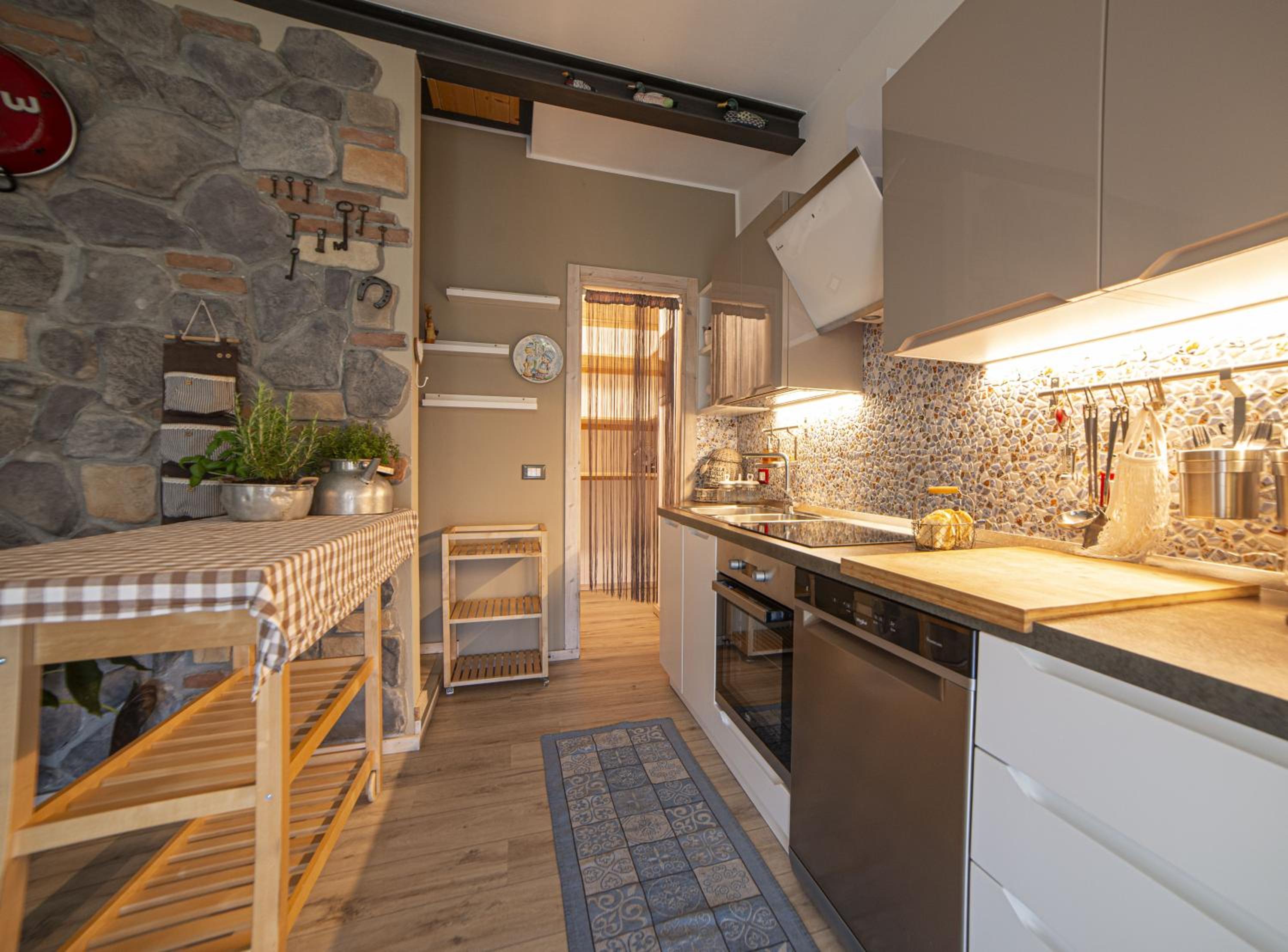 Apartment with Mountain View - Photo 15