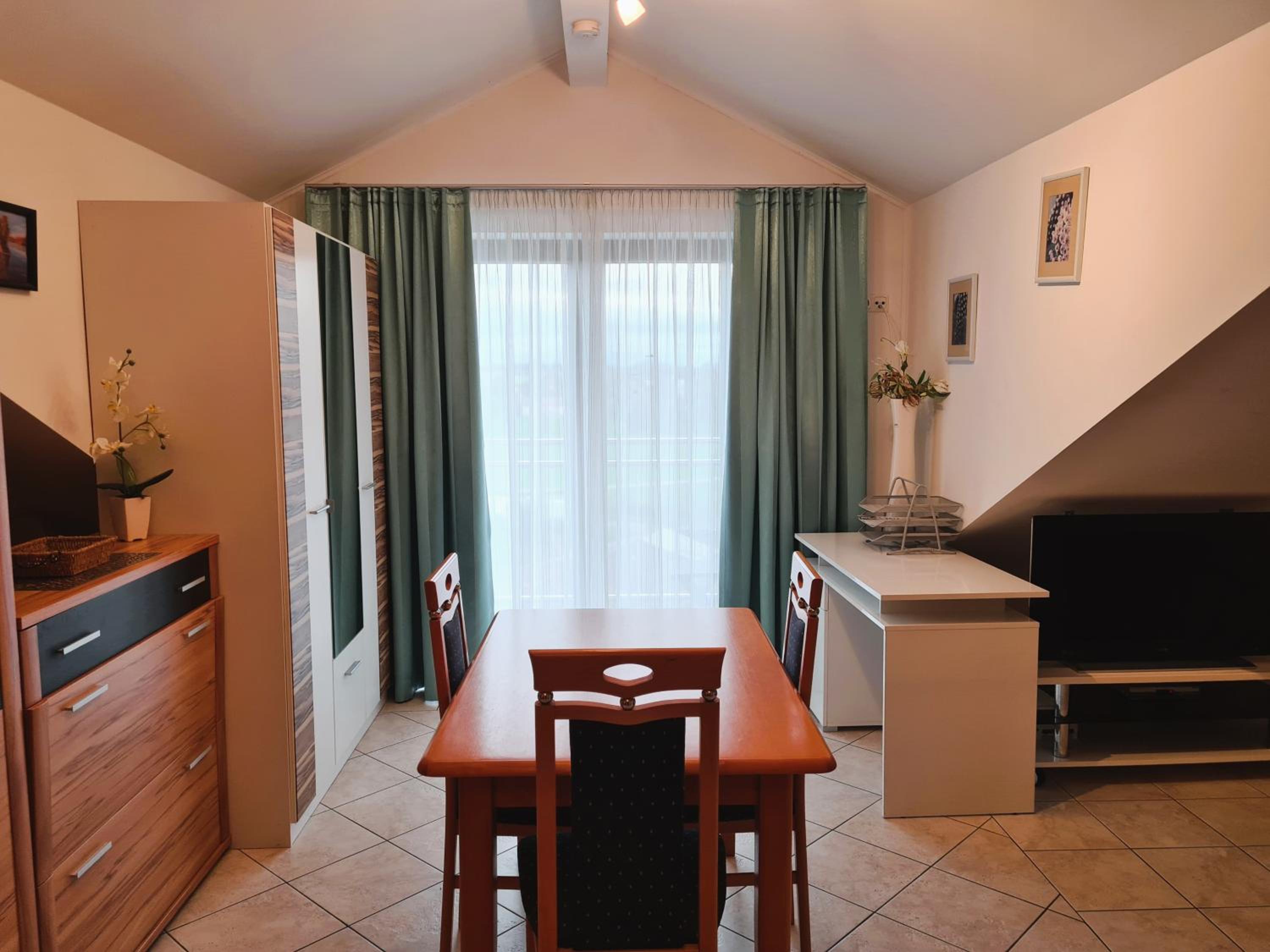One-Bedroom Apartment with View photo 3