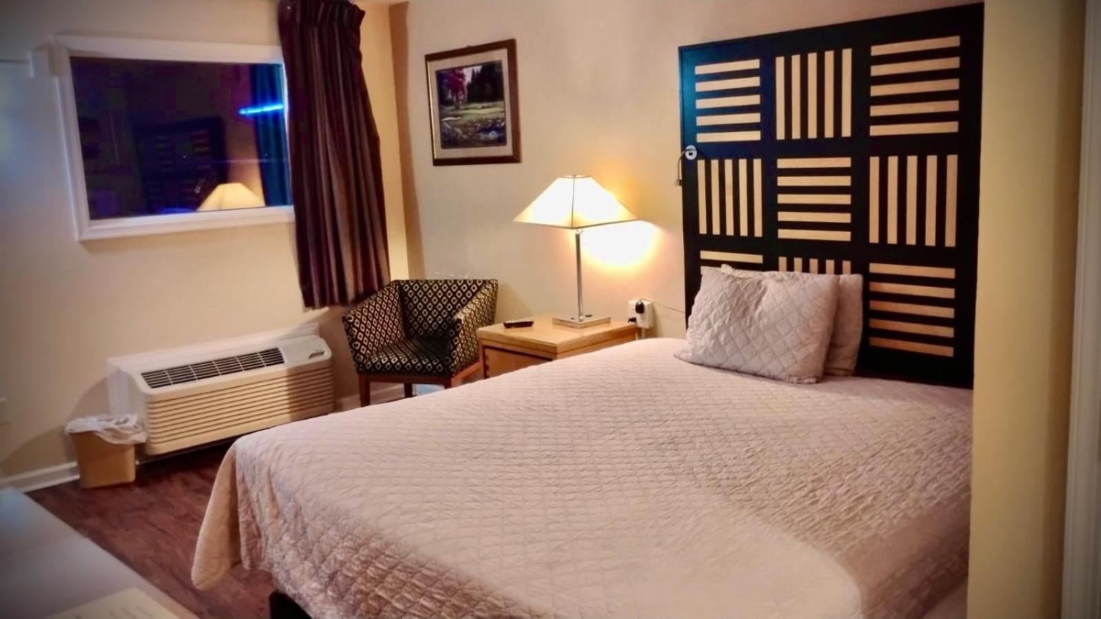 Deluxe King Room - Photo 5
