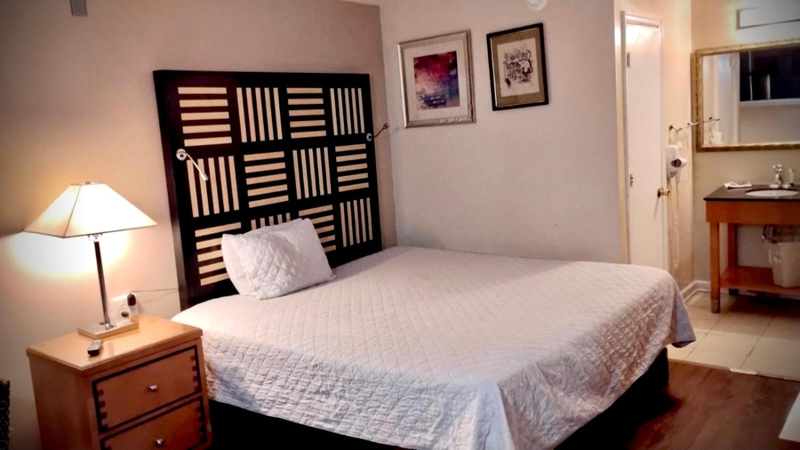 Deluxe King Room - Photo 4
