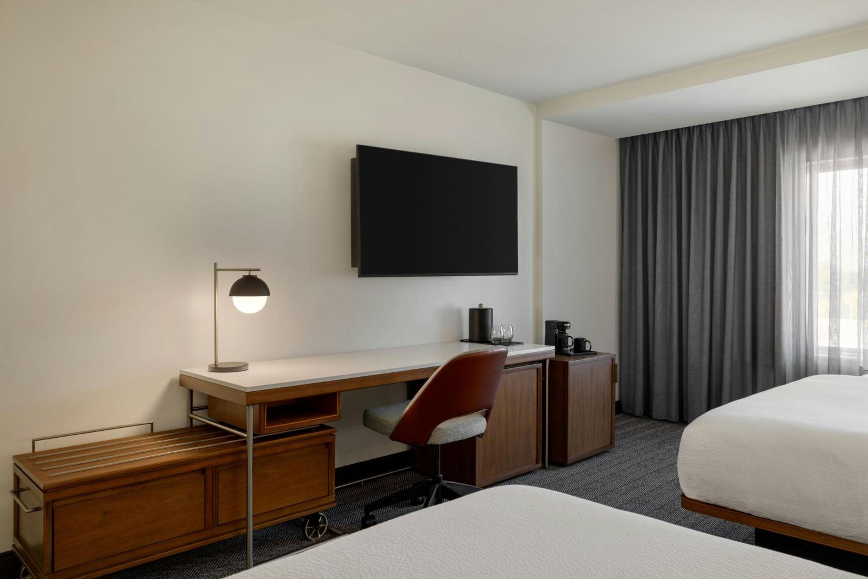 Queen Room with Two Queen Beds and Sofa Bed - Hearing Accessible photo 3