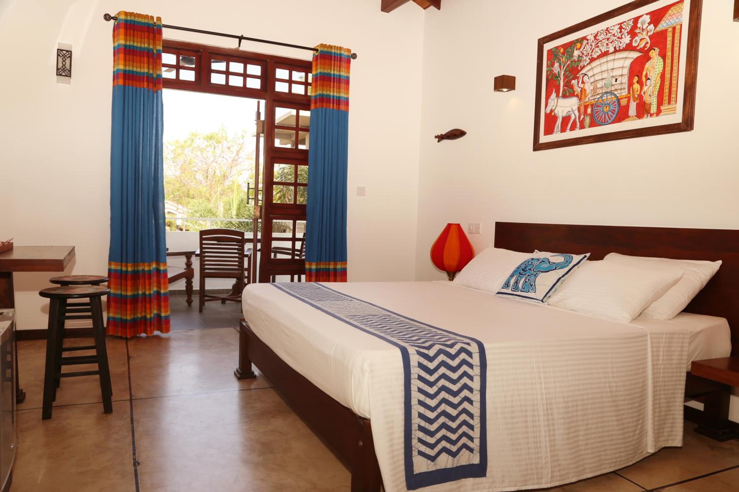Quarto Triplo com Varanda e Vista para a Piscina (Check-in Antecipado e Check-out Tardio mediante Disponibilidade)