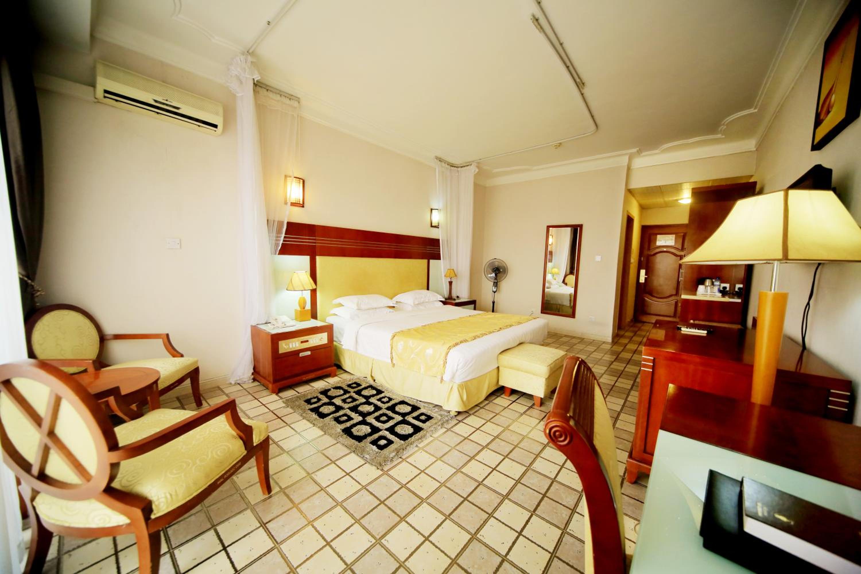 Deluxe Double Room with Balcony photo 3