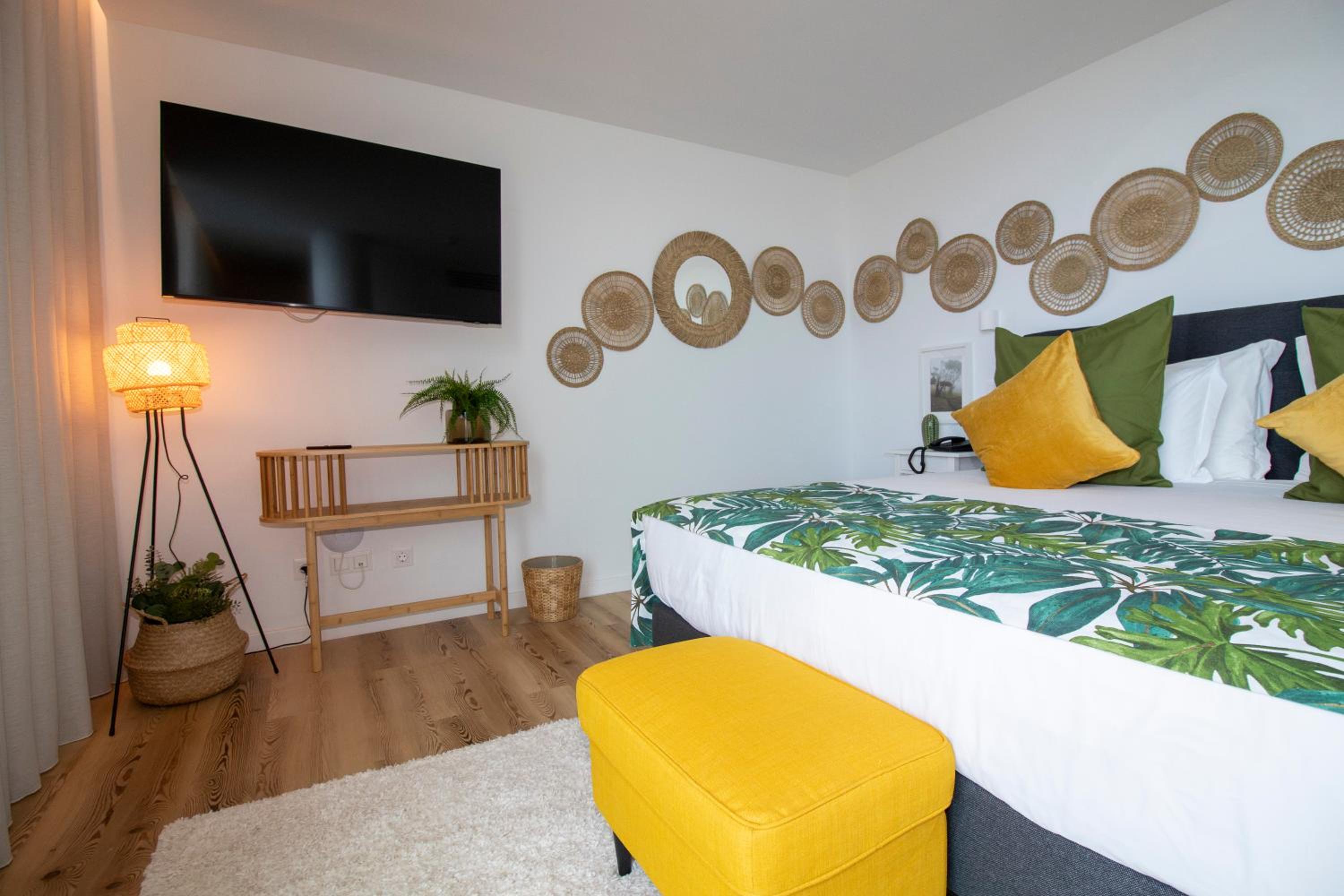 Deluxe Double Room with Balcony and Sea View - Photo 6