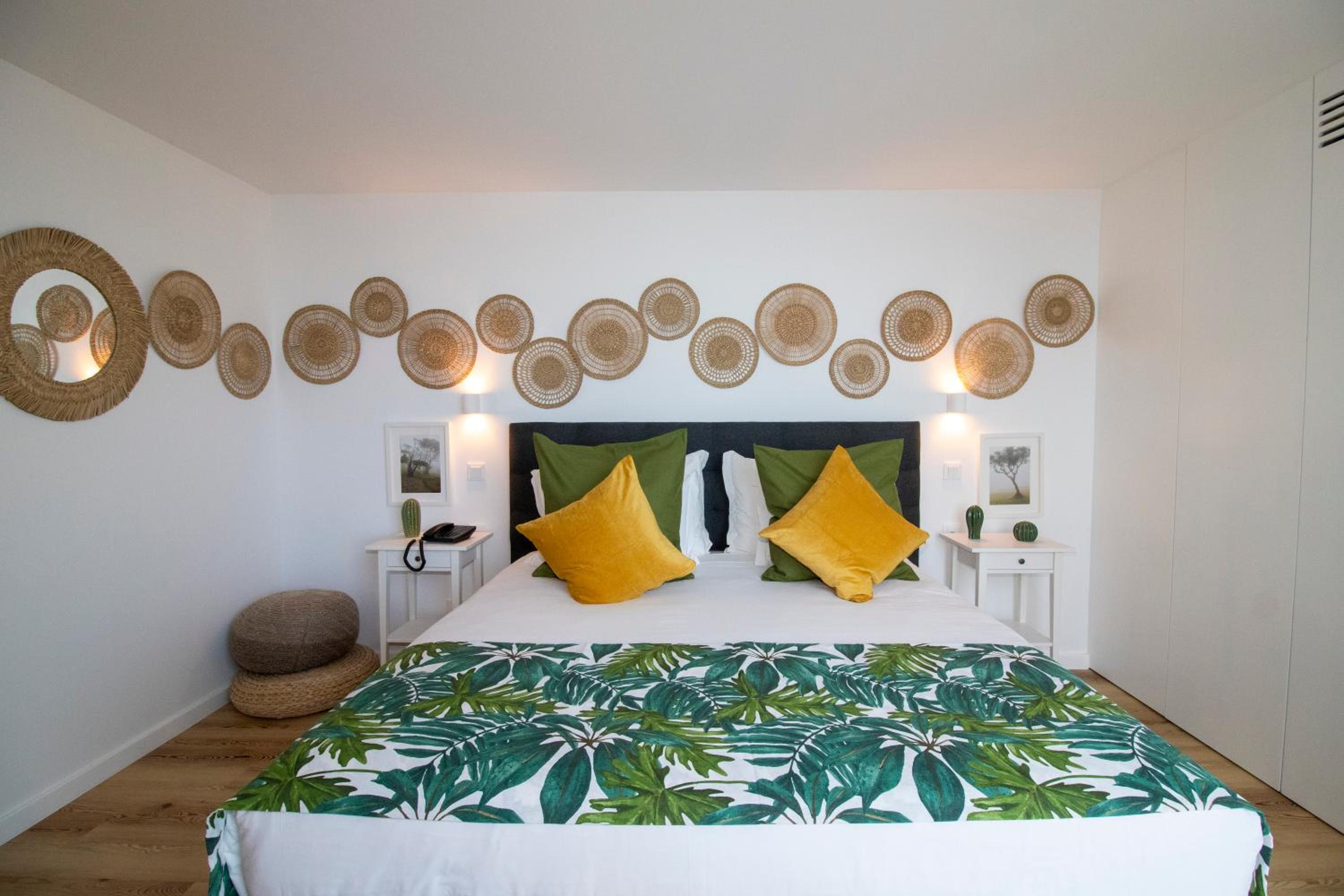 Deluxe Double Room with Balcony and Sea View - Photo 4