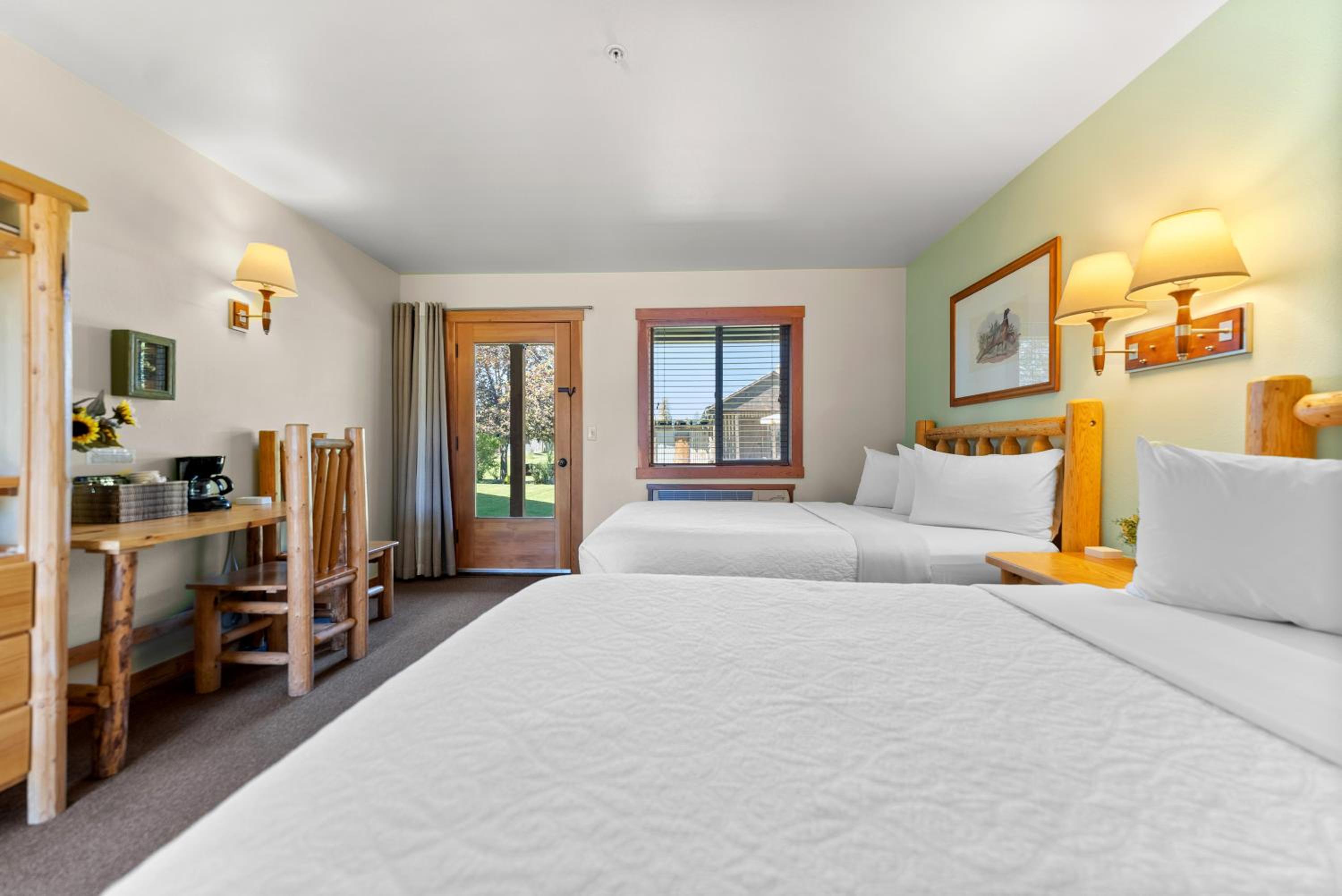 Deluxe Queen Room with Two Queen Beds photo 1