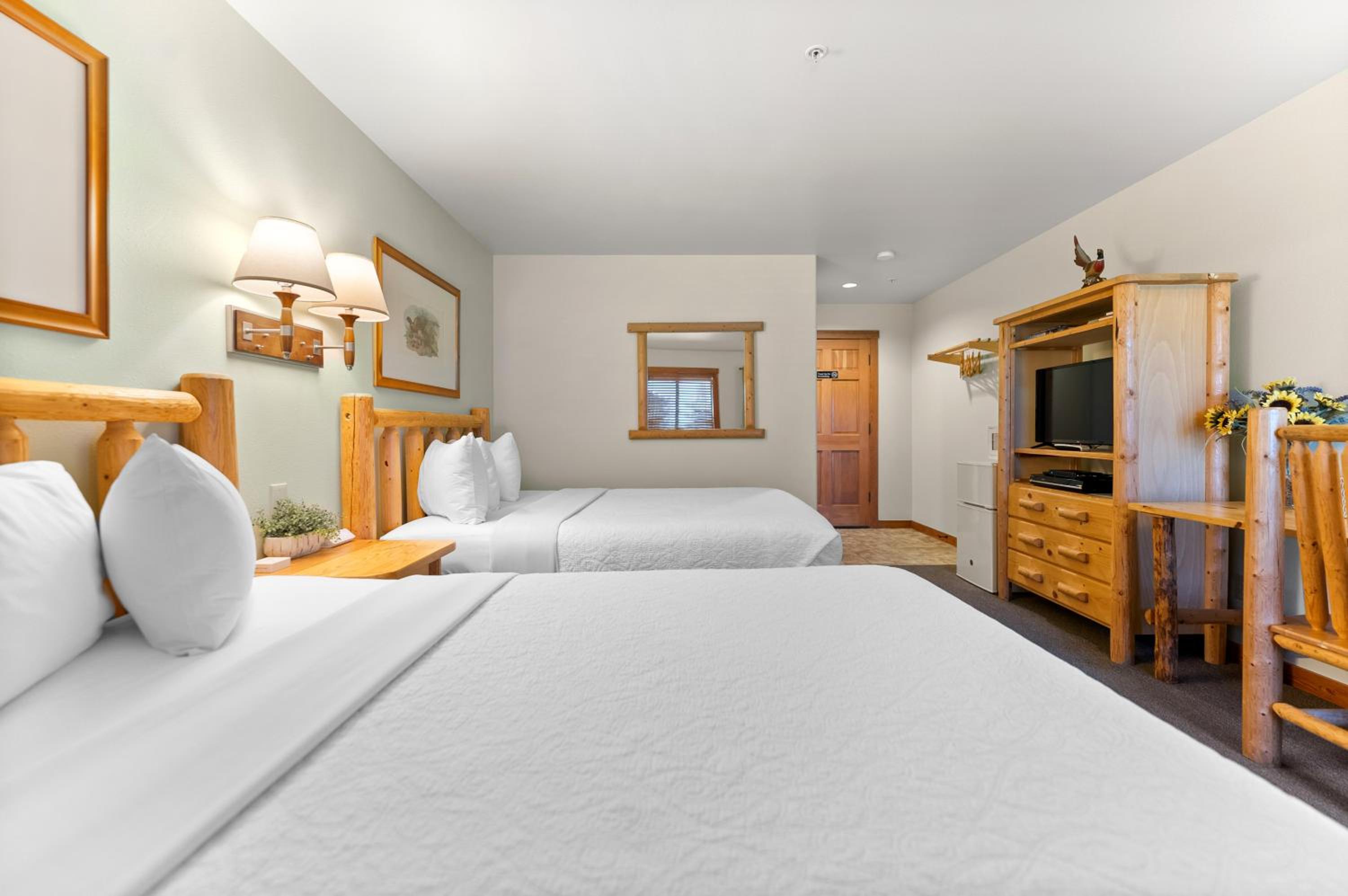 Deluxe Queen Room with Two Queen Beds photo 2