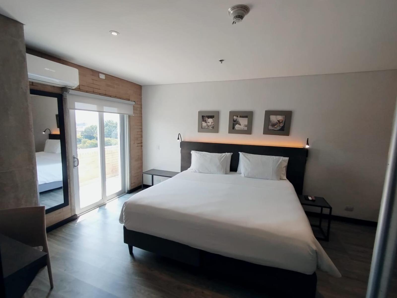 Deluxe Double Room with Balcony photo 2