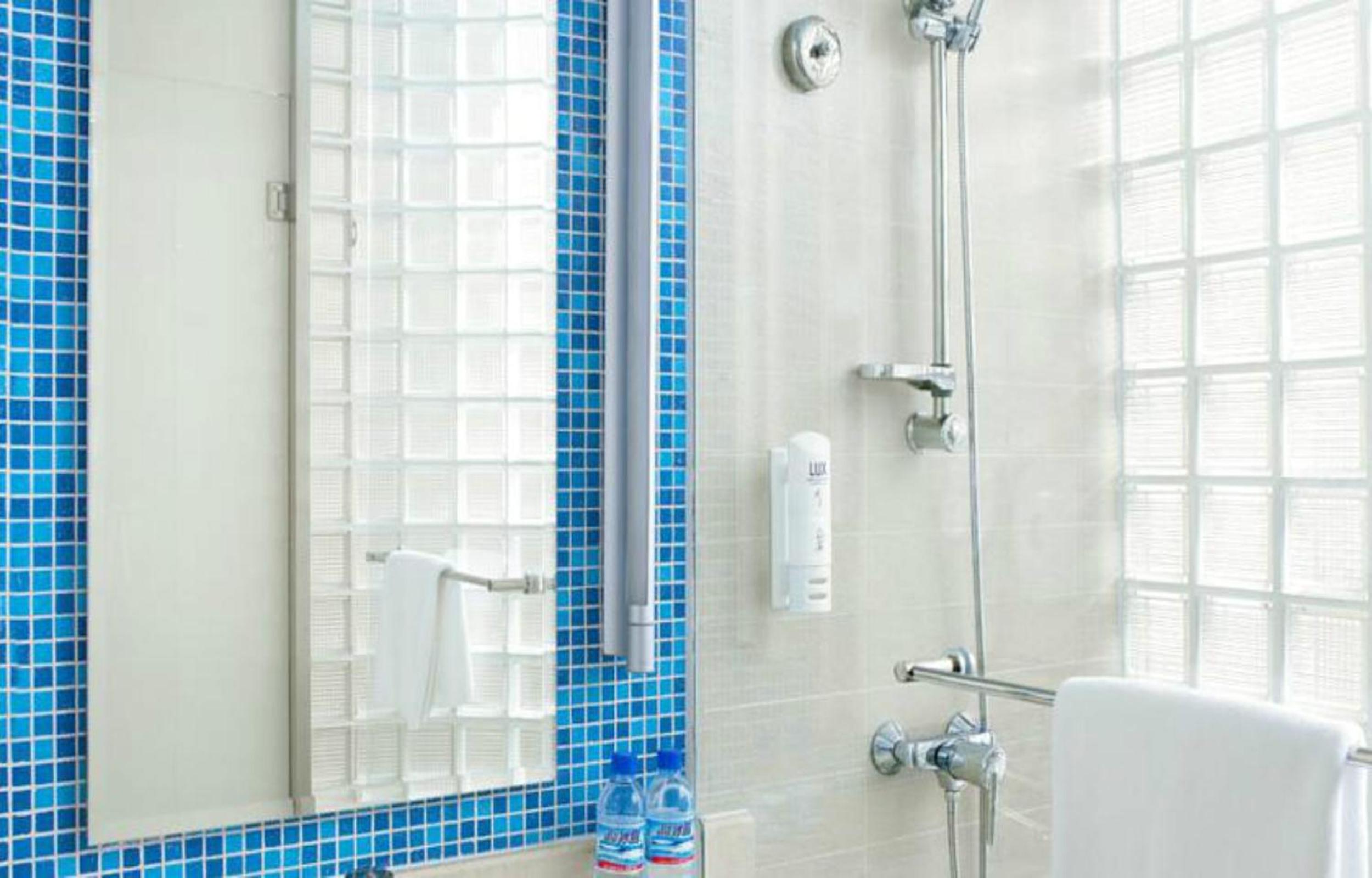 Standard Queen Room - Disability Access - Photo 3
