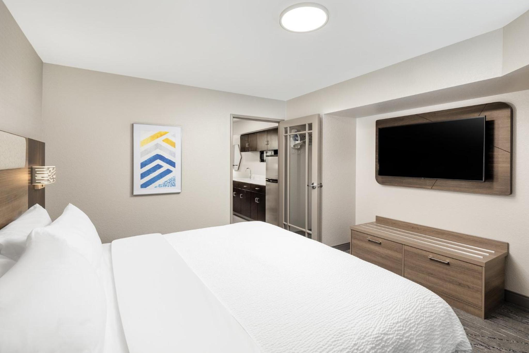 King Suite - Disability Access - Photo 1