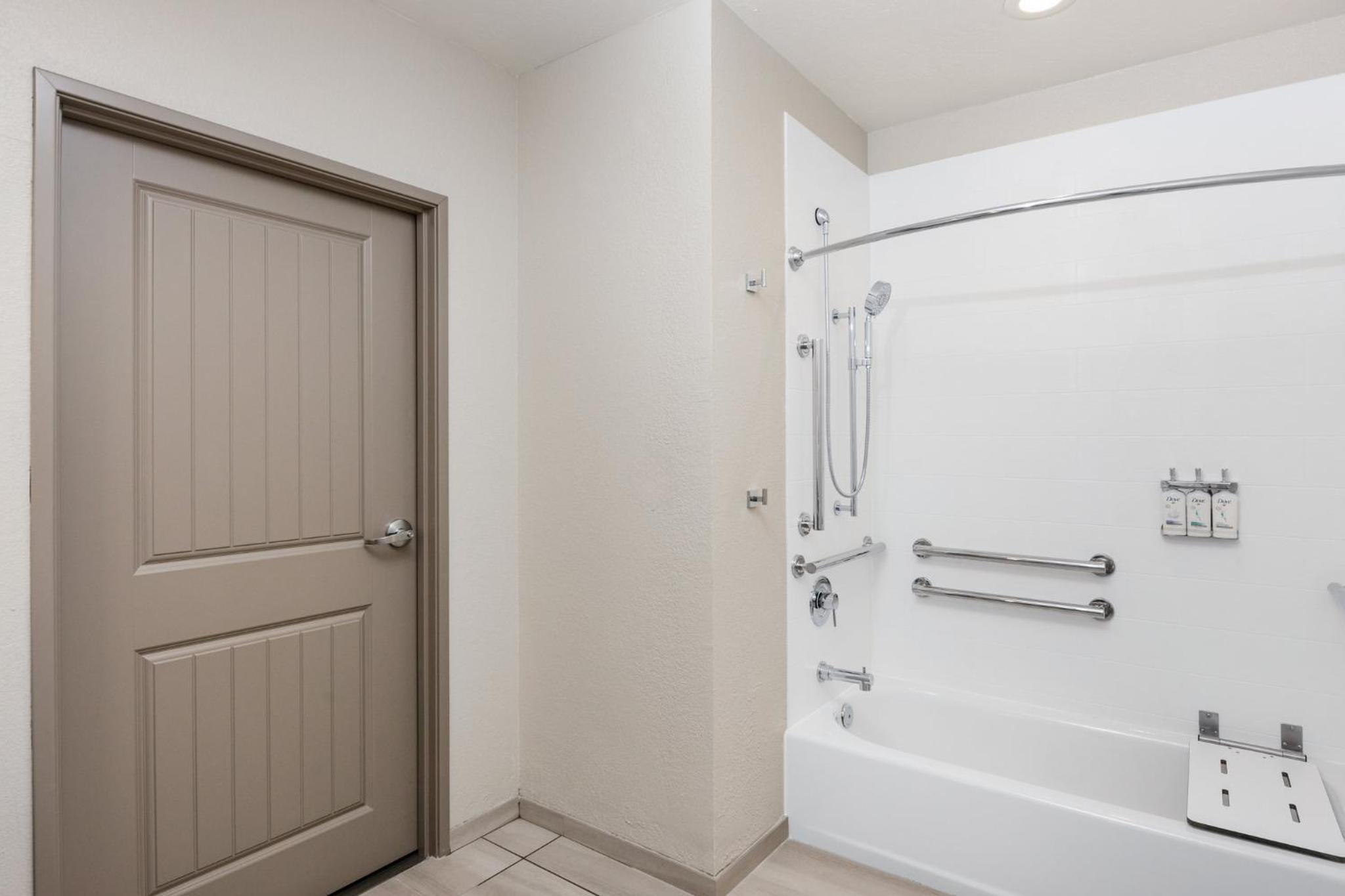 King Suite - Disability Access - Photo 3
