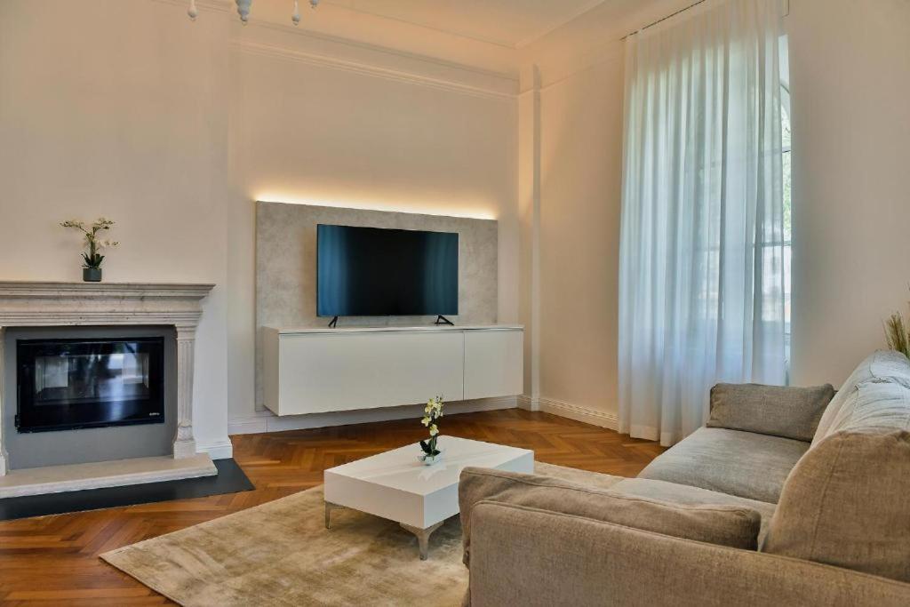 Three-Bedroom Premium Apartment with Balcony photo 2
